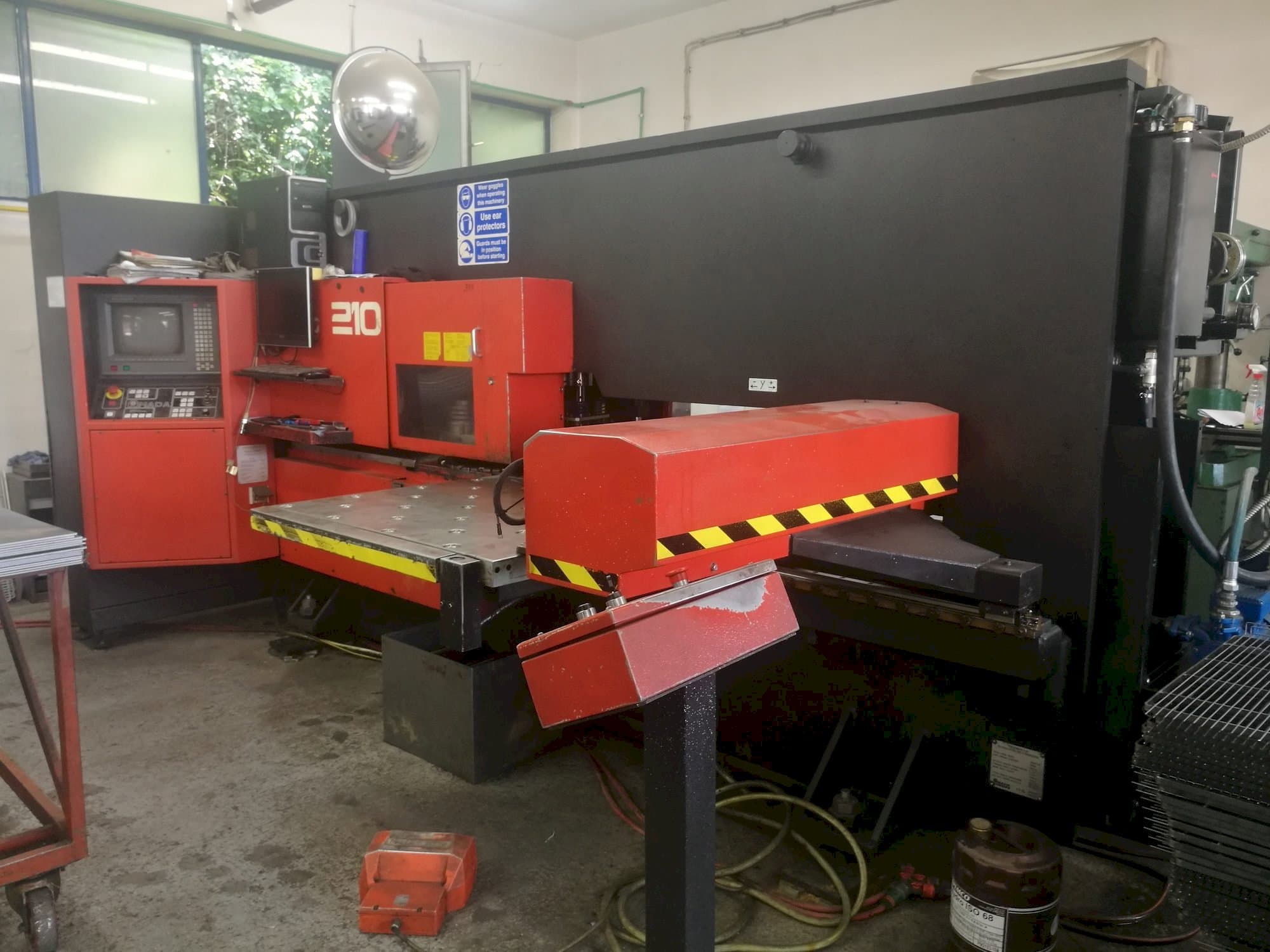 Makine  AMADA Arcade 210 - Önden görünüm