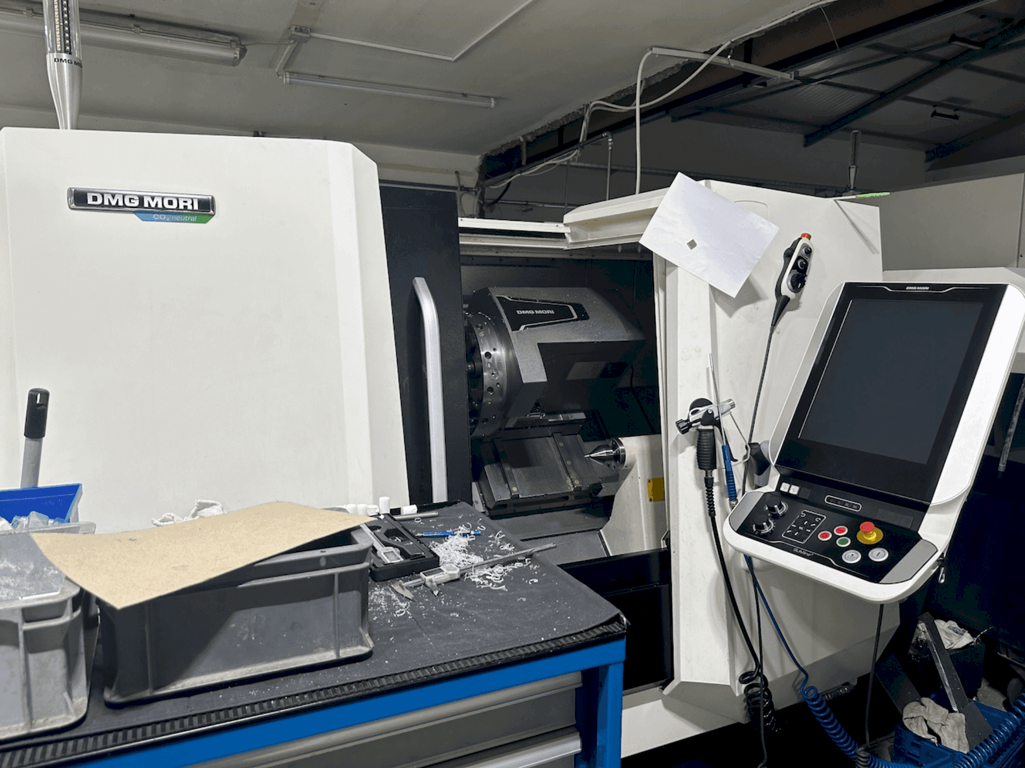 Makine DMG MORI CLX 350 V4 - Önden görünüm