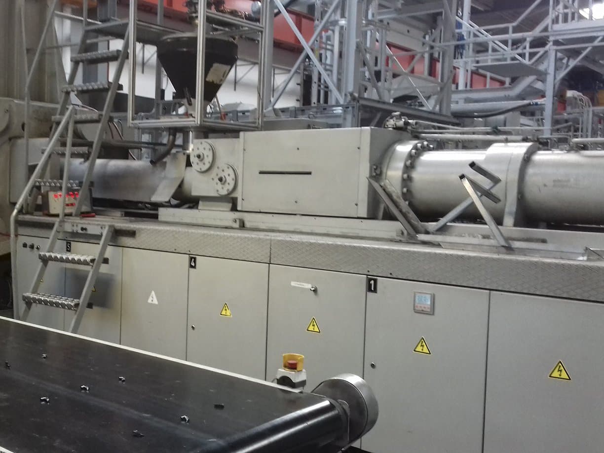 Makine Krauss Maffei - Sağ taraf görünümü 650-4350 BM