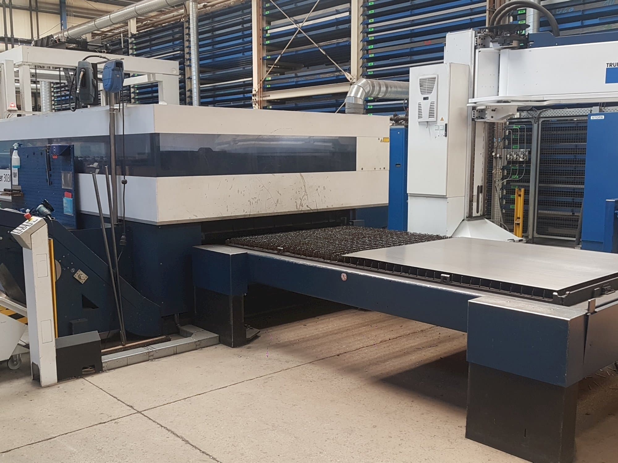 Makine Trumpf TruLaser 3030 L20 - Önden görünüm