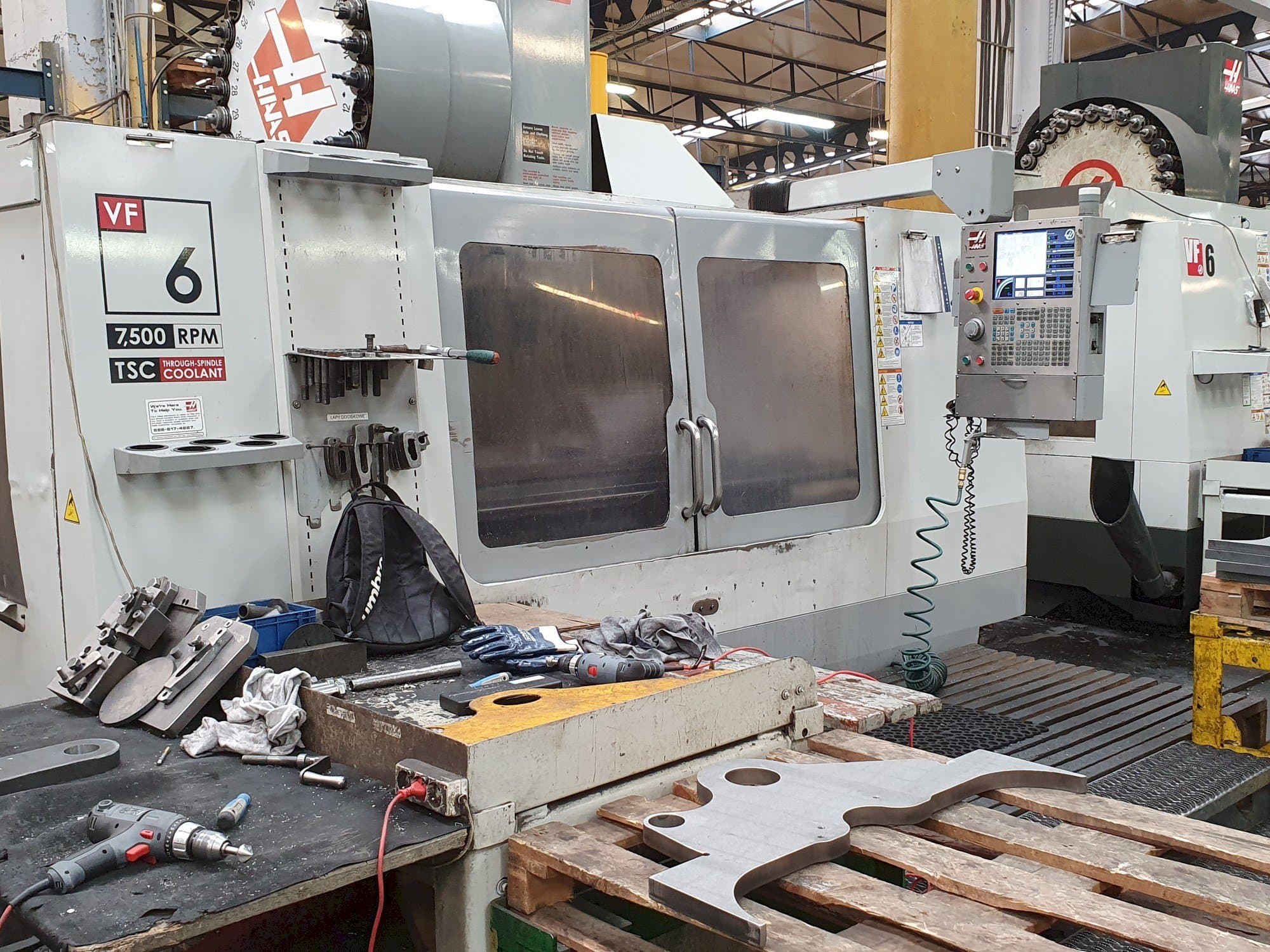 Makine HAAS VF-6 / 50HE - Önden görünüm