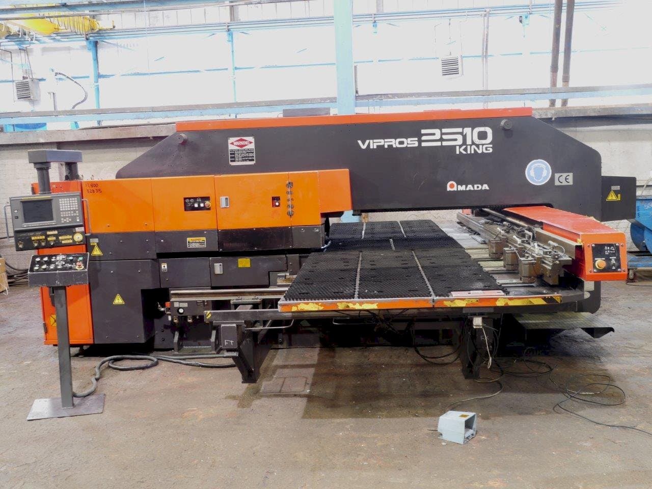 Makine  AMADA Vipros S2510 - Önden görünüm
