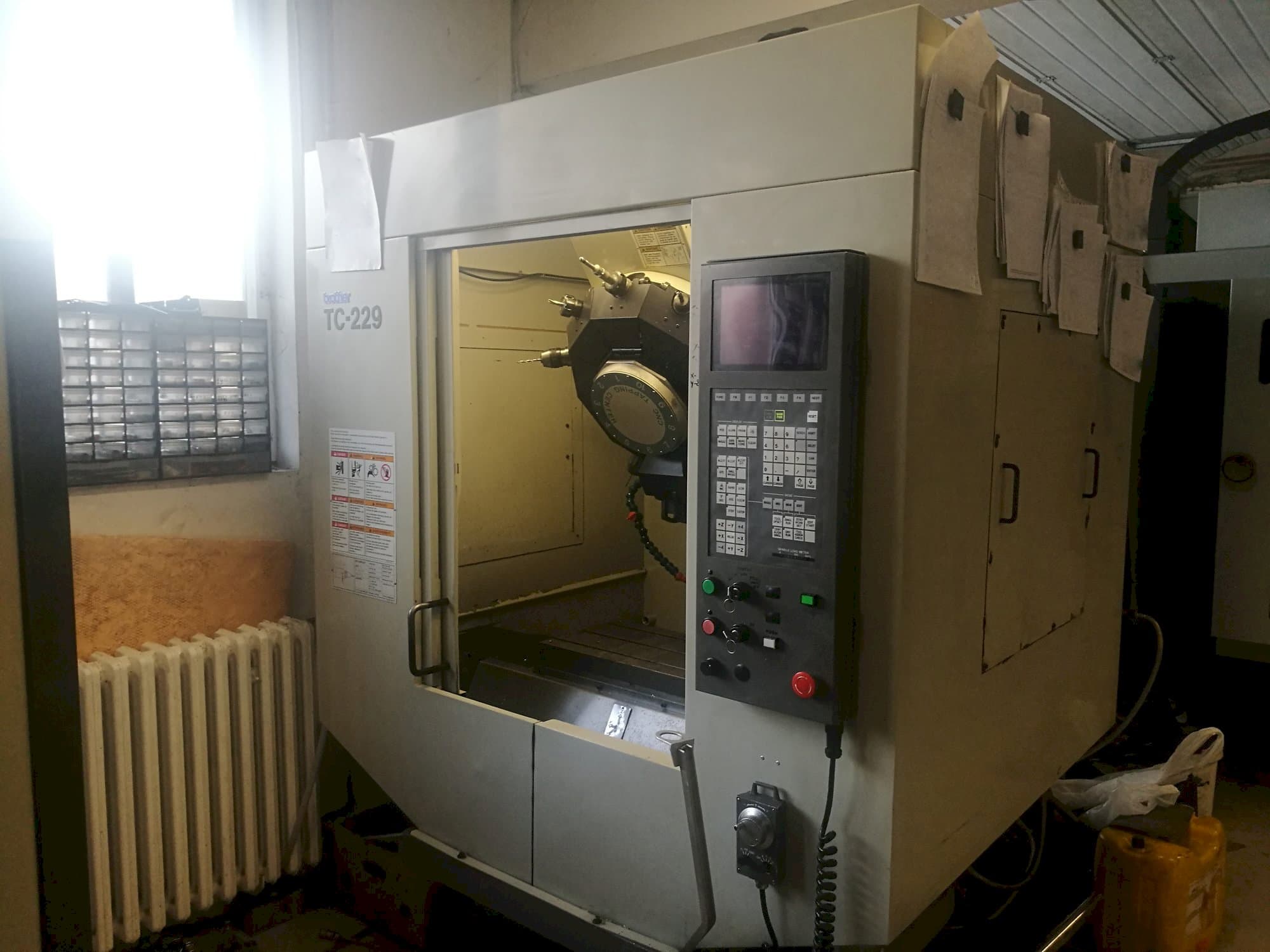 Makine Brother TC 229 - Önden görünüm