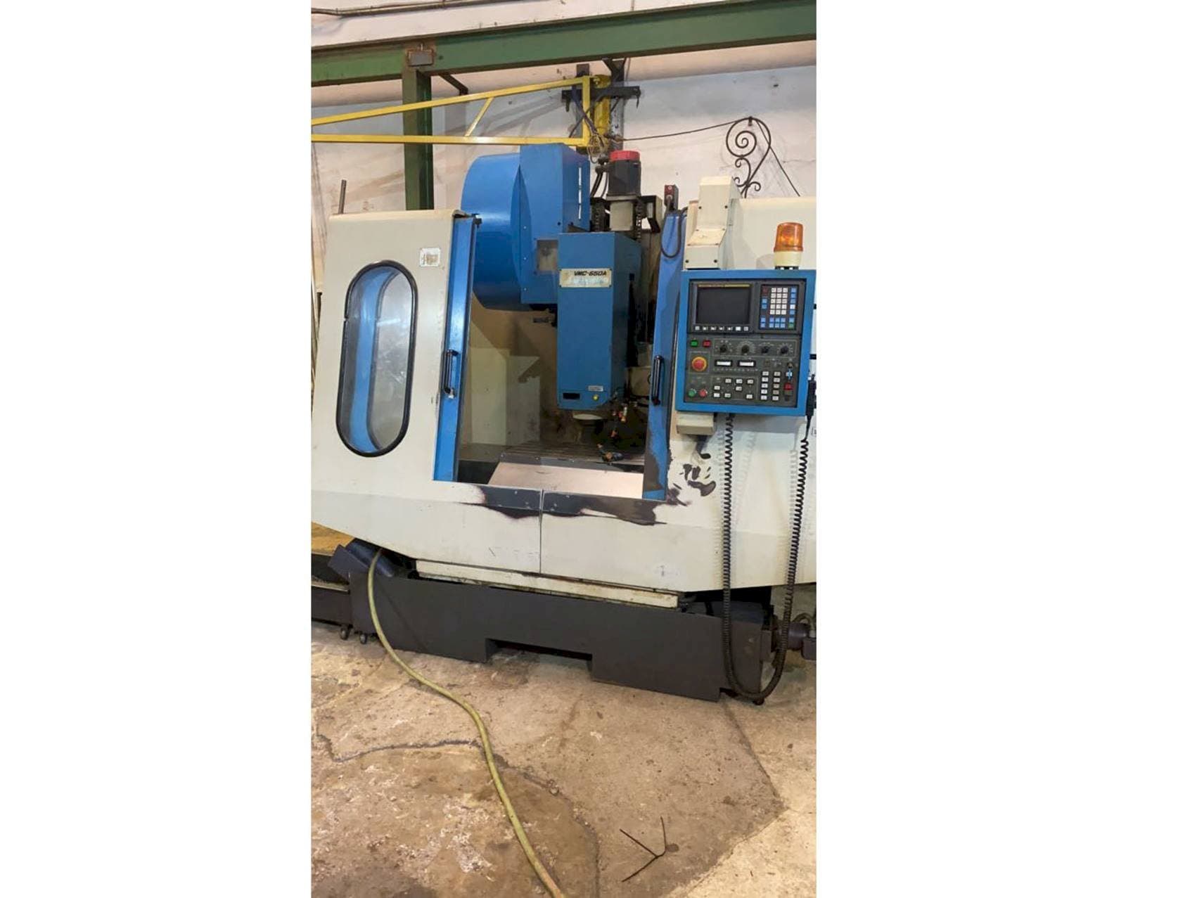 Makine Johnford VMC 650A - Önden görünüm