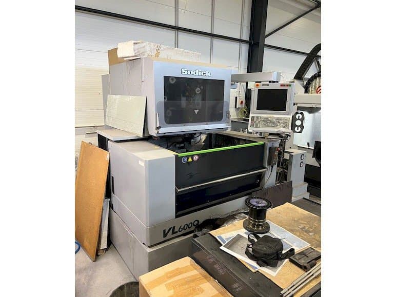 Makine  Sodick VL600Q - Önden görünüm