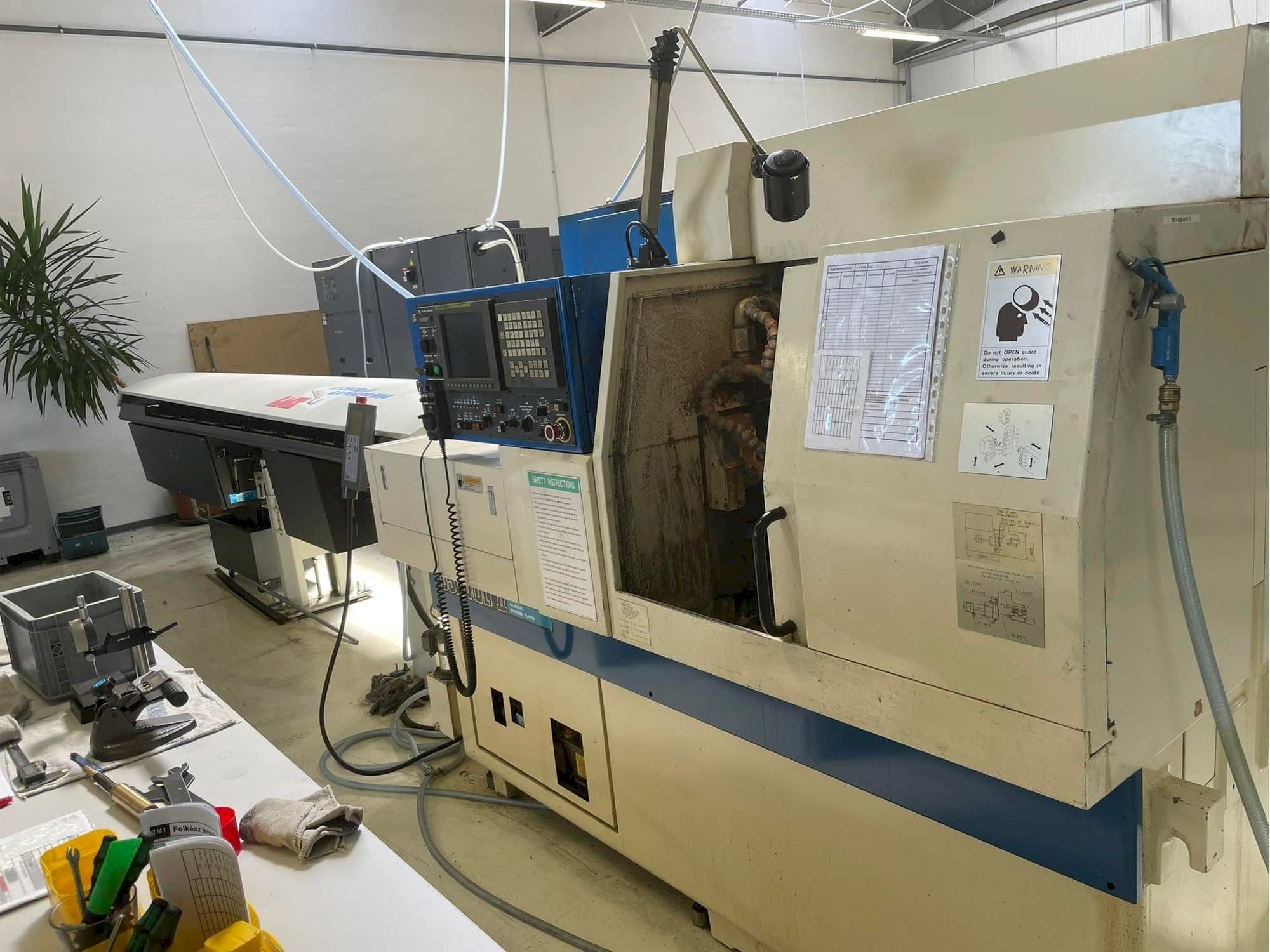 Makine TSUGAMI BS20-II - Sağ taraf görünümü