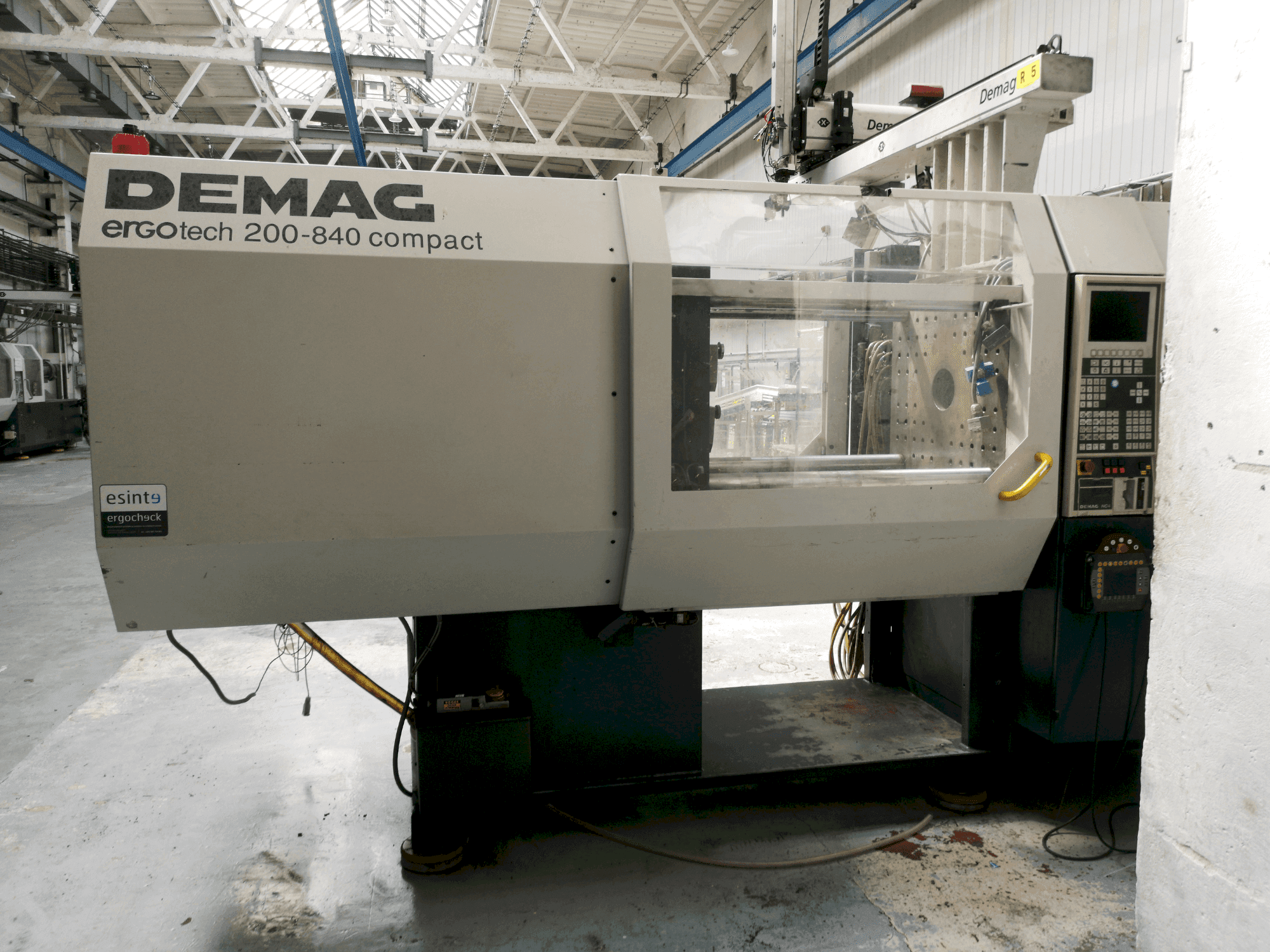 Makine DEMAG Ergotech 200-840 Compact - Önden görünüm