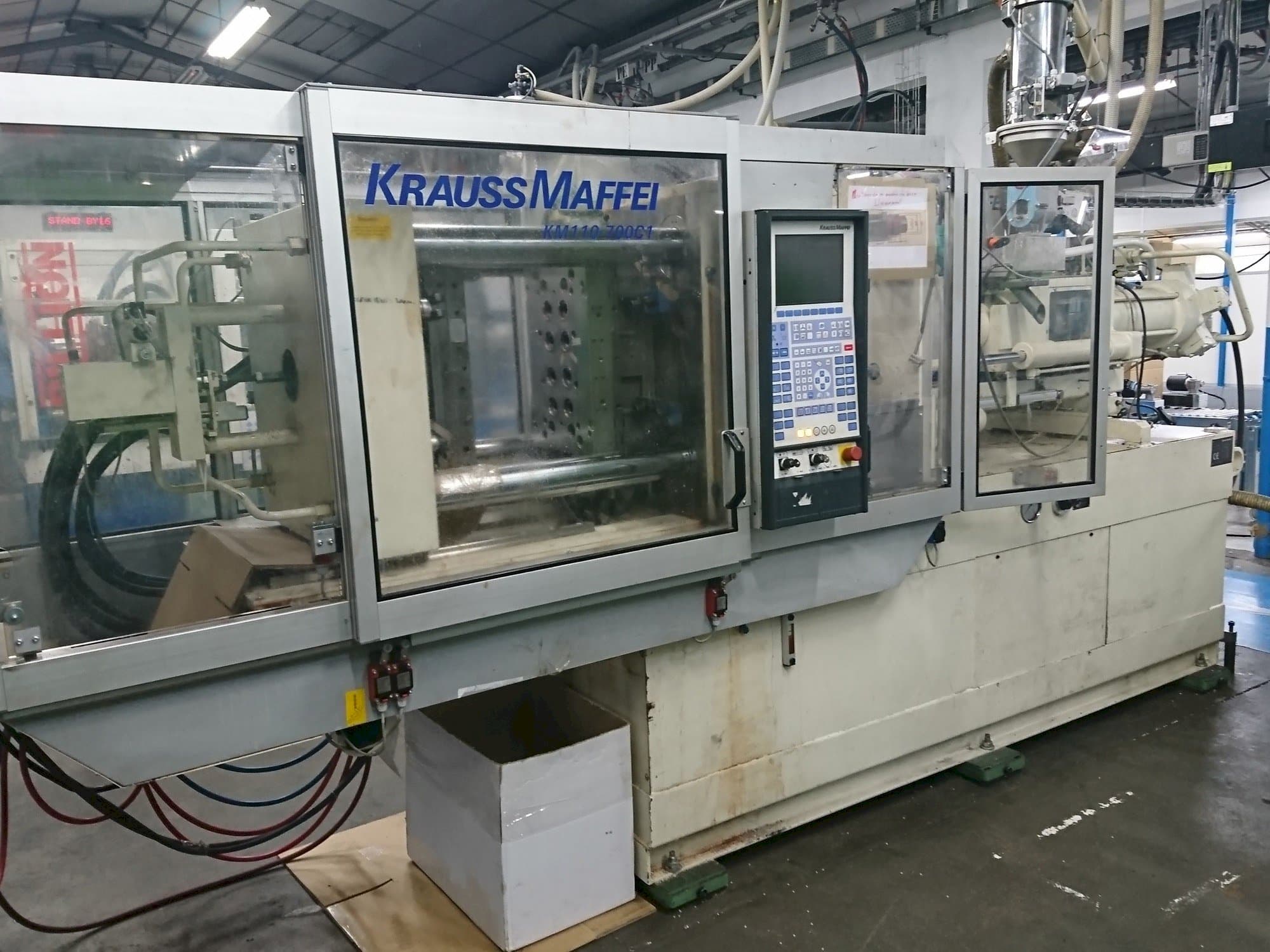 Makine Krauss Maffei 110 - 700 C1 - Önden görünüm
