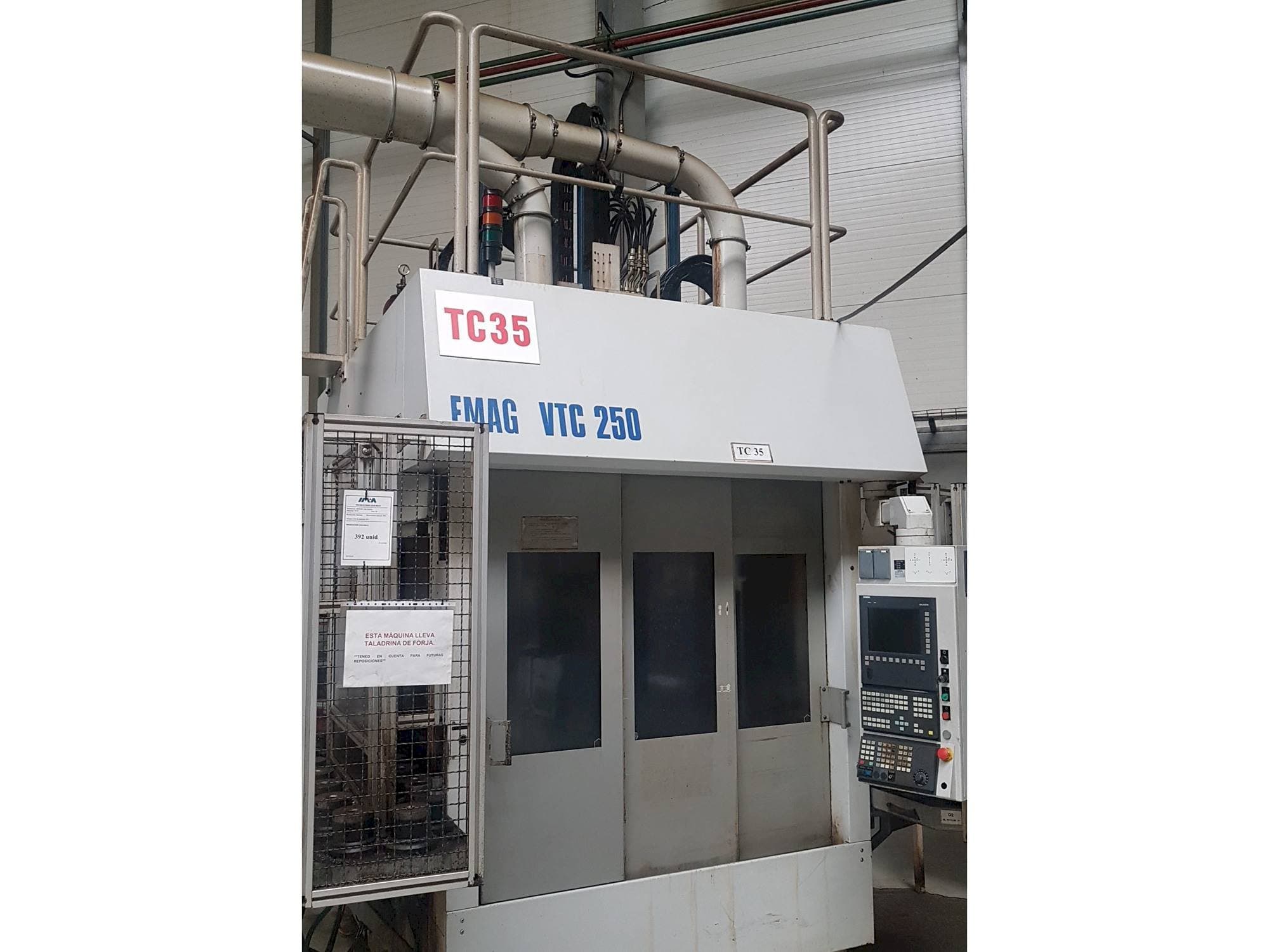 Makine EMAG VTC 250 - Önden görünüm