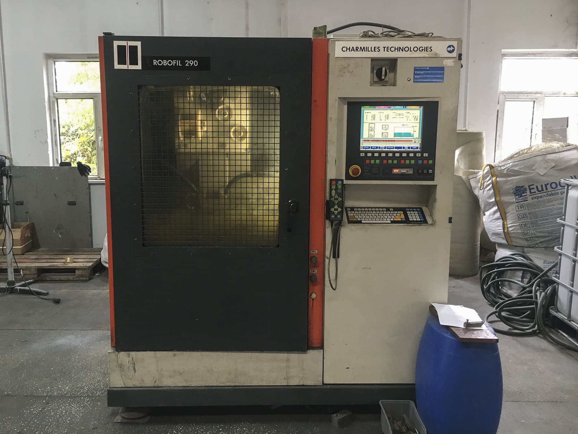Makine  CHARMILLES ROBOFIL 290 - Önden görünüm