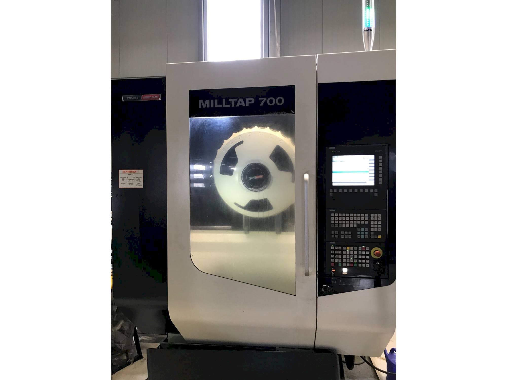 Makine  DMG MORI Milltap 700 - Önden görünüm