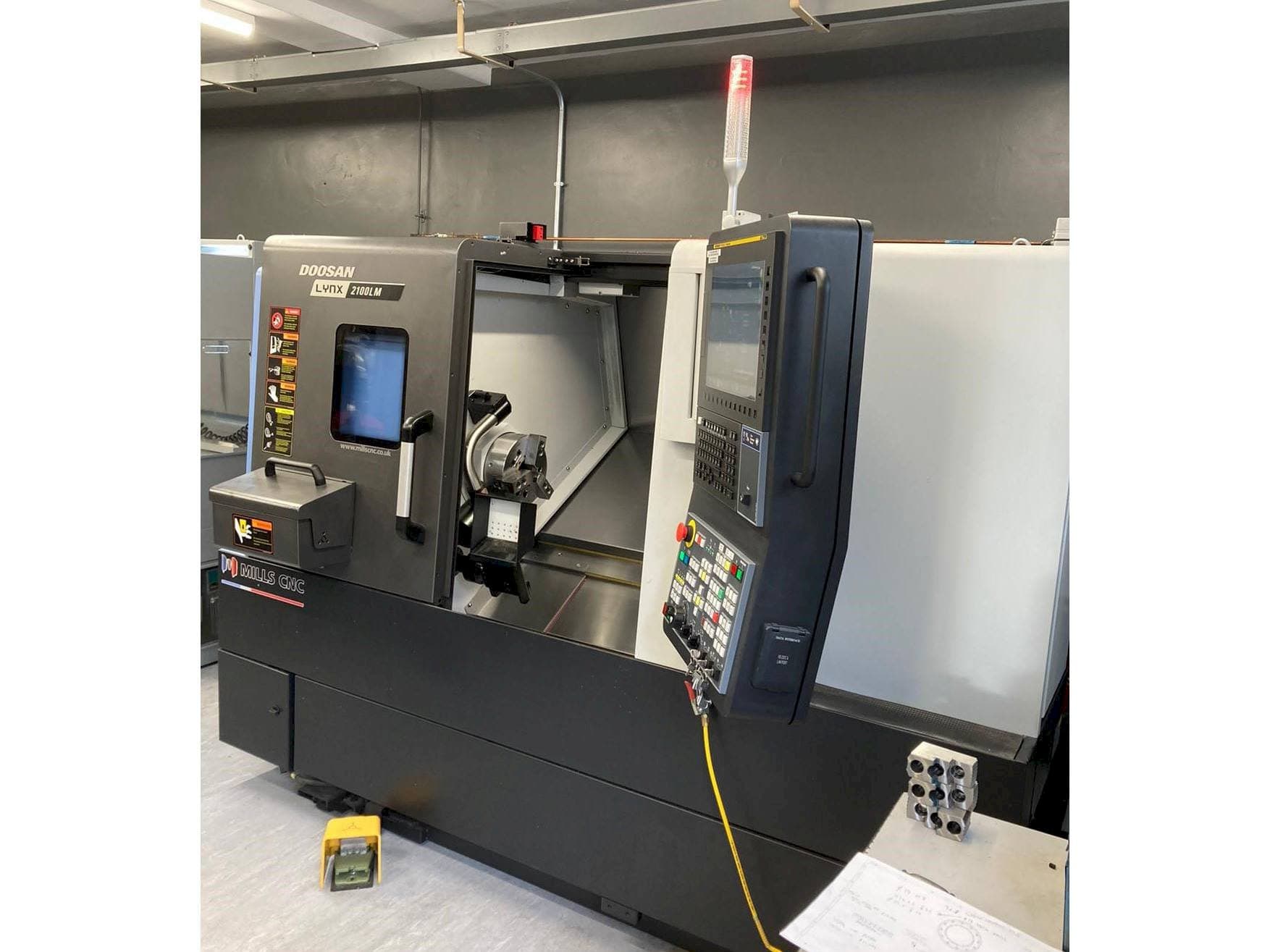 Makine Doosan Lynx 2100 LMB - Önden görünüm