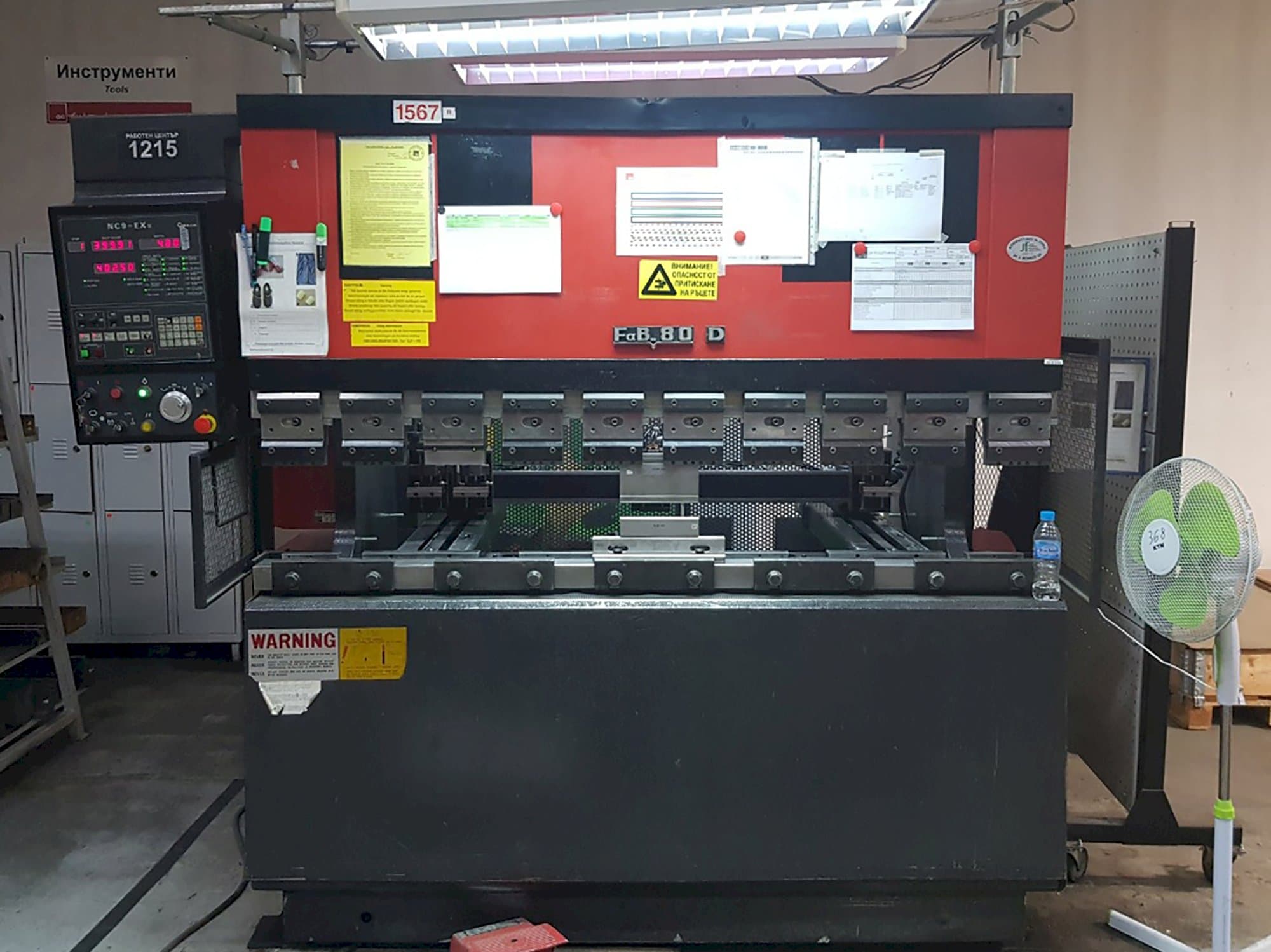 Makine AMADA - Önden görünüm FBD 8020E