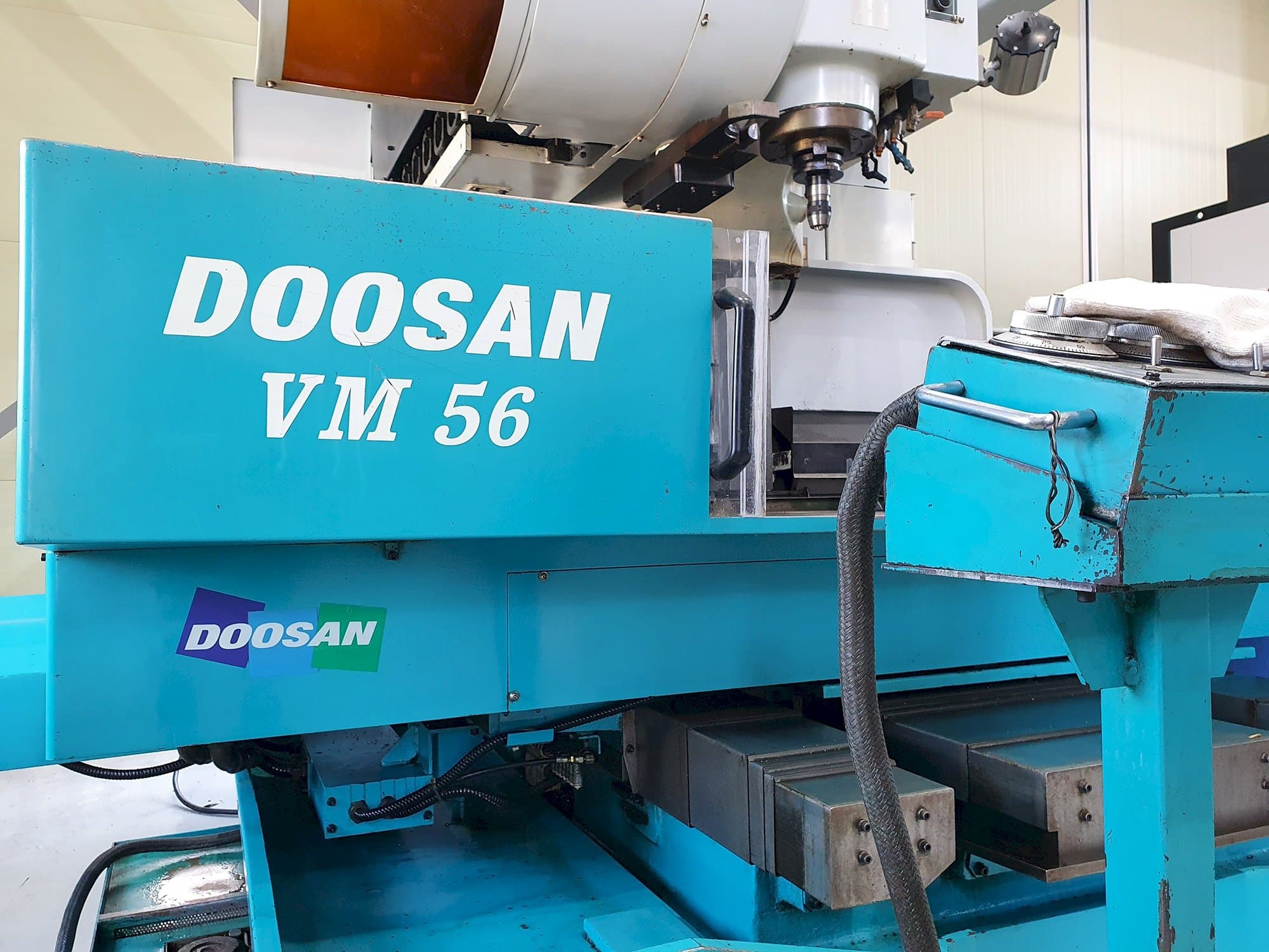 Makine Doosan VM56 - Önden görünüm