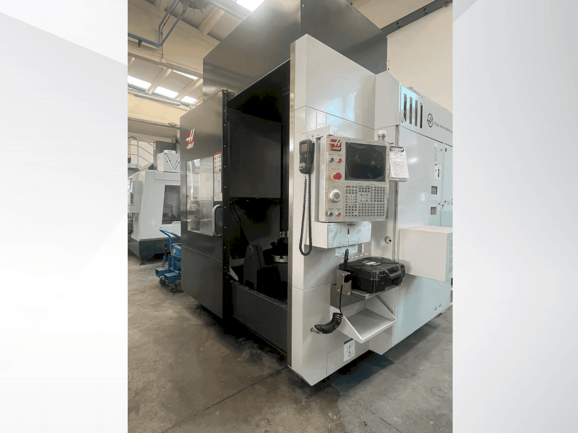 Makine  HAAS UMC750SS - Önden görünüm