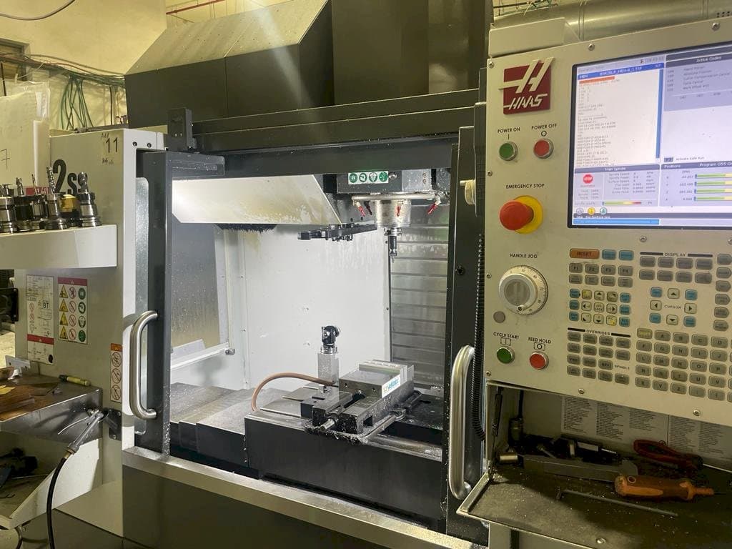 Makine HAAS VF-2SS - Önden görünüm