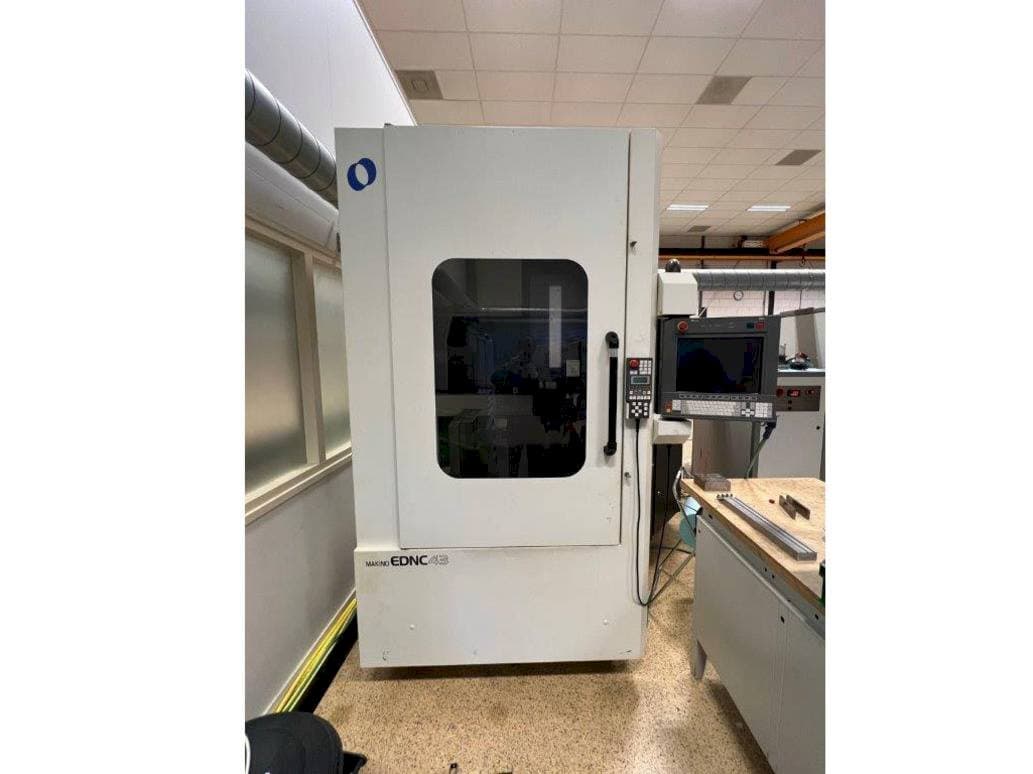 Makine Makino EDNC 43 - Önden görünüm