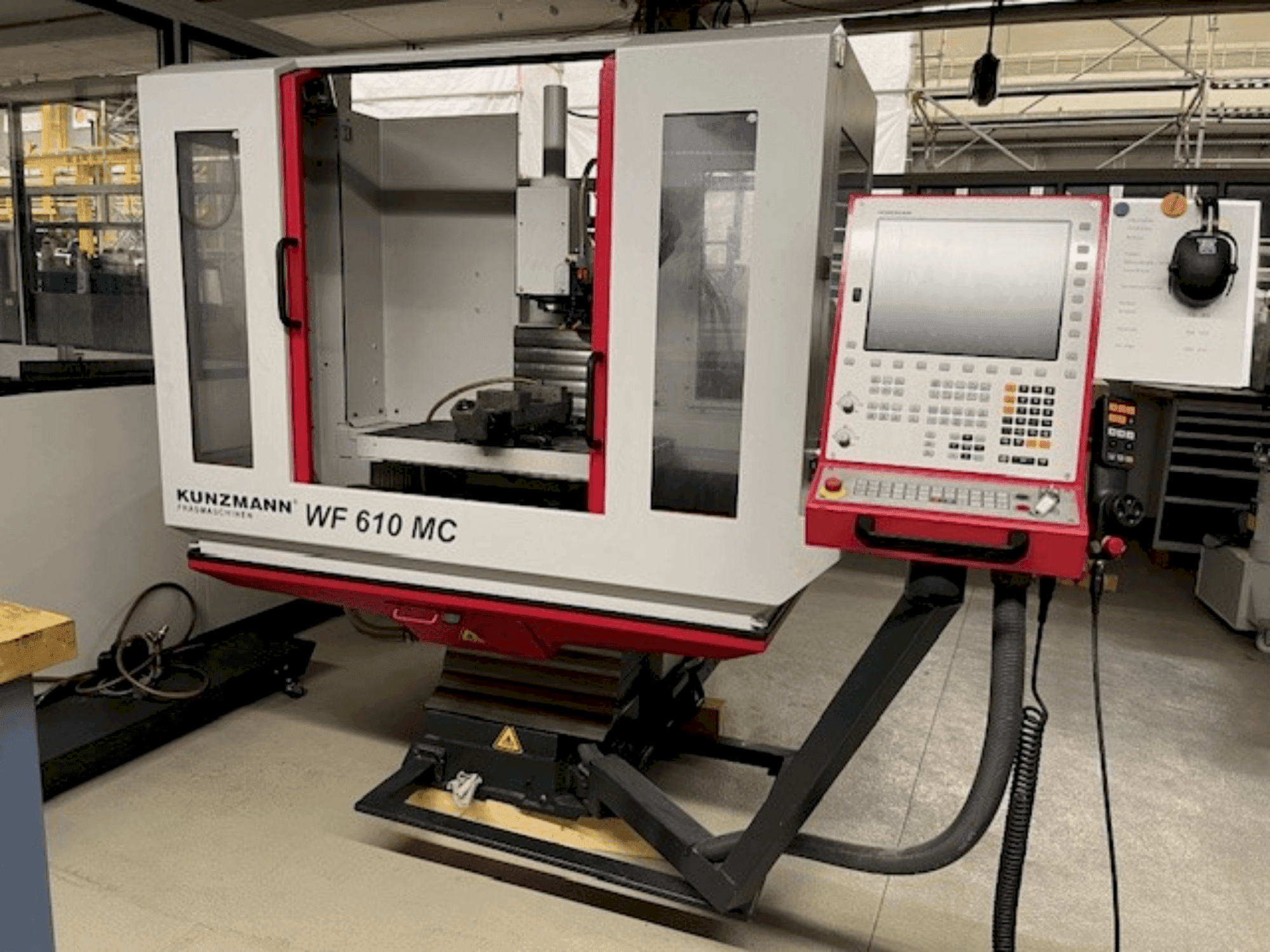 Makine  KUNZMANN WF 610MC - Önden görünüm