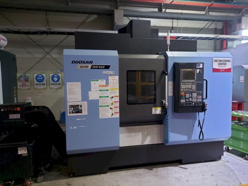 Makine  Doosan DNM350/5AX - Önden görünüm