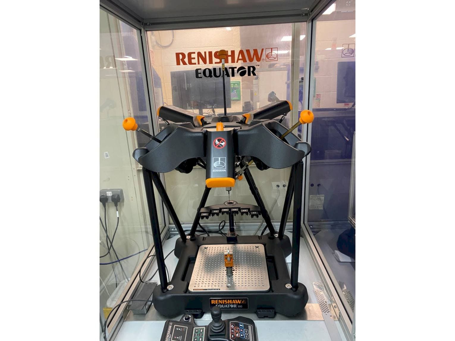 Makine  RENISHAW Equator 300 - Önden görünüm