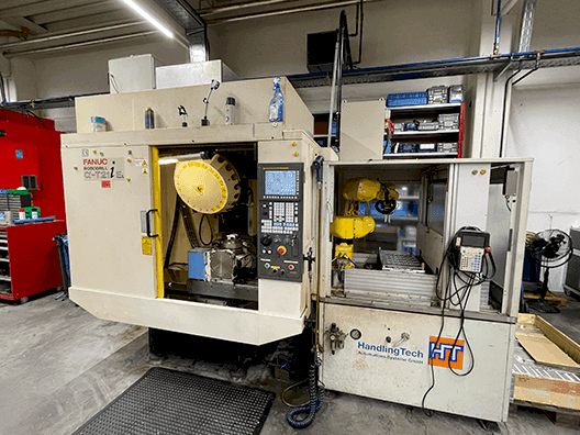Makine FANUC Robodrill Alpha-T21iEL - Önden görünüm