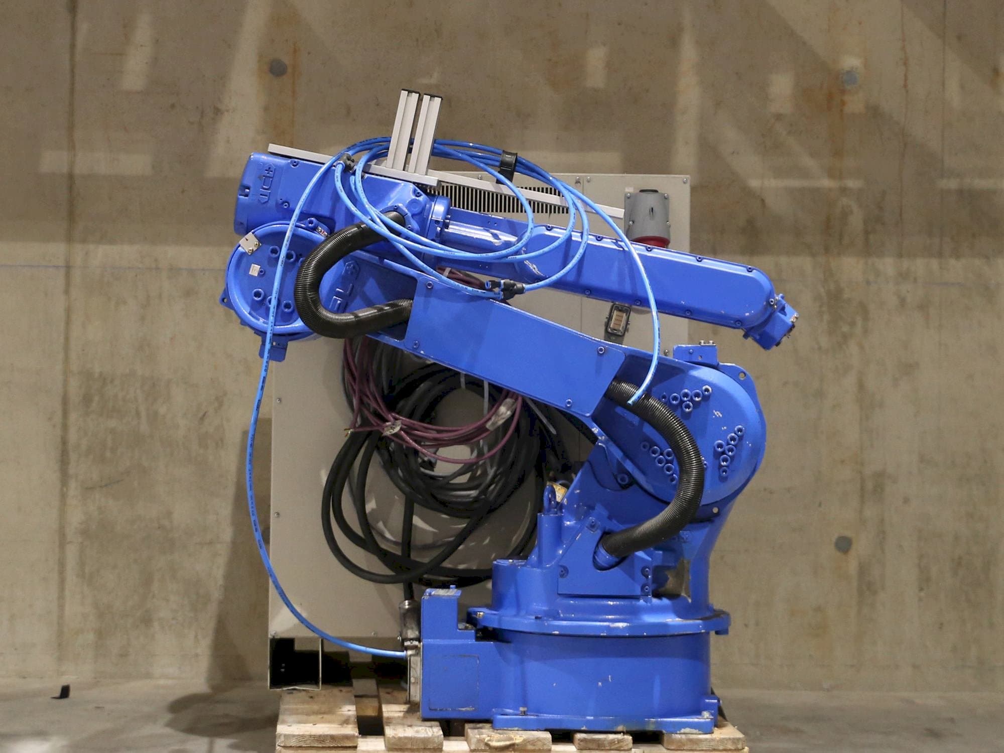 Makine  Yaskawa Motoman HP20D - Önden görünüm