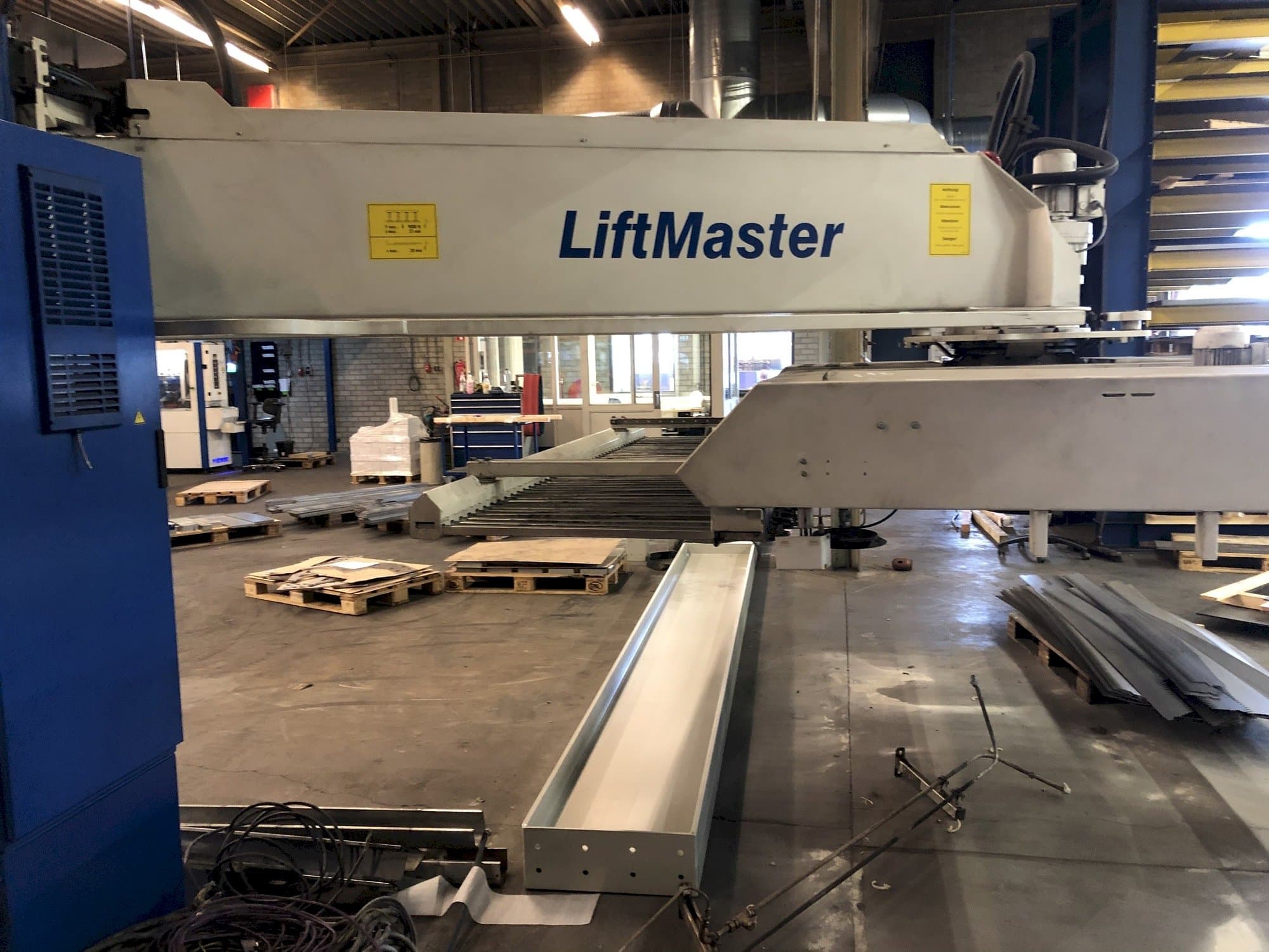 Makine  Trumpf Liftmaster - Önden görünüm