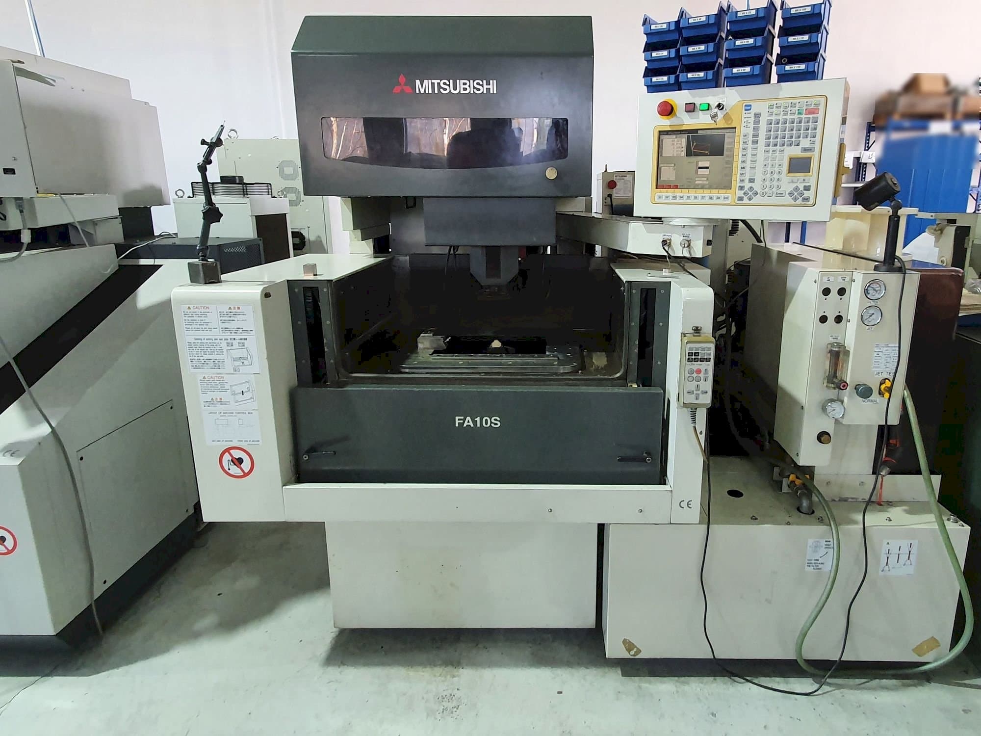 Makine Mitsubishi FA10SM - Önden görünüm