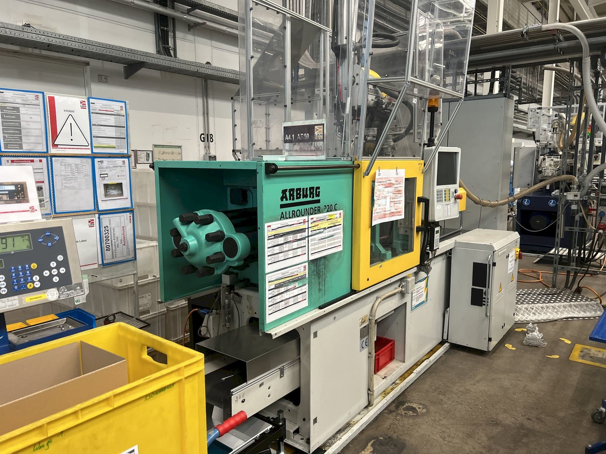 Makine Arburg Allrounder 320C 500 - 170 - Sol taraftaki görüntü