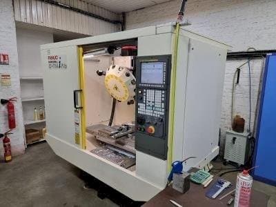 Makine FANUC ROBODRILL α-T14iFib - Sağ taraf görünümü