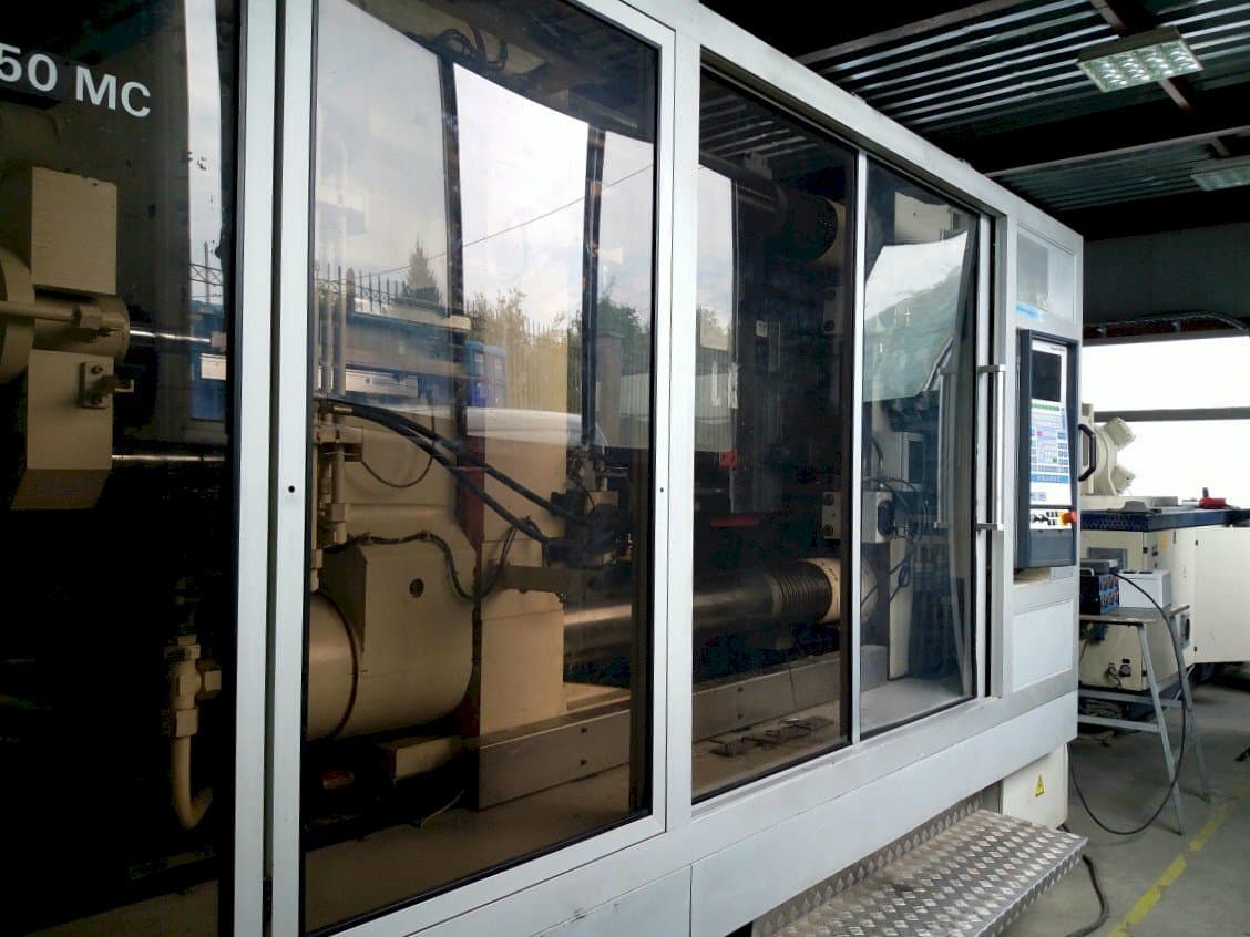 Makine Krauss Maffei KM 800/1330 MC - Önden görünüm