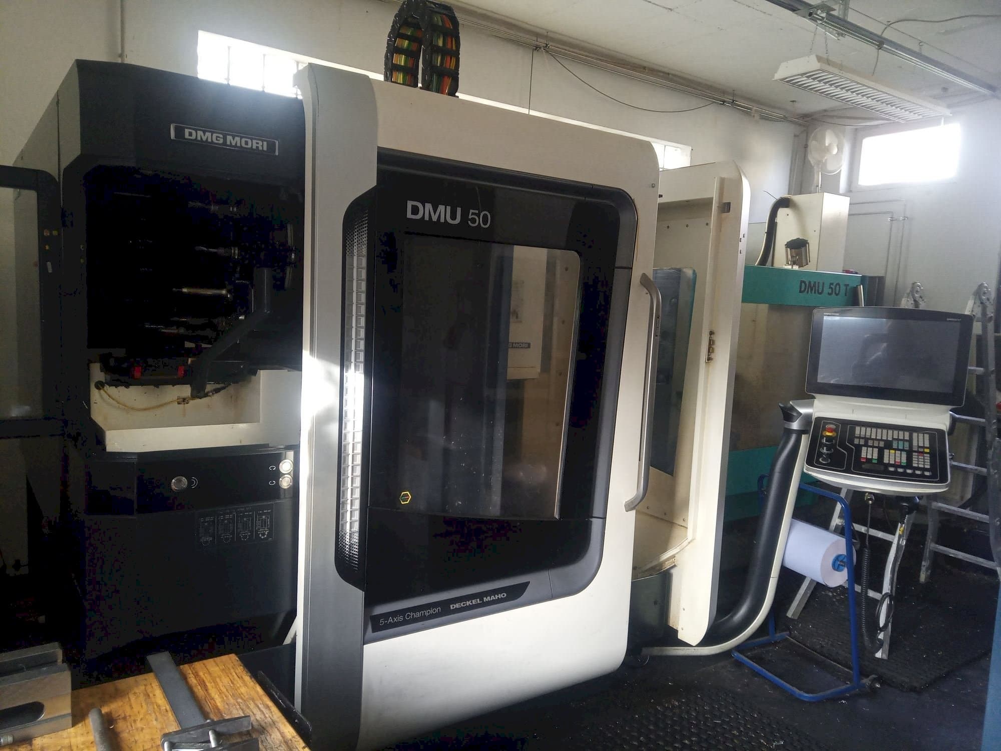 Makine DMG MORI DMU 50 - Önden görünüm