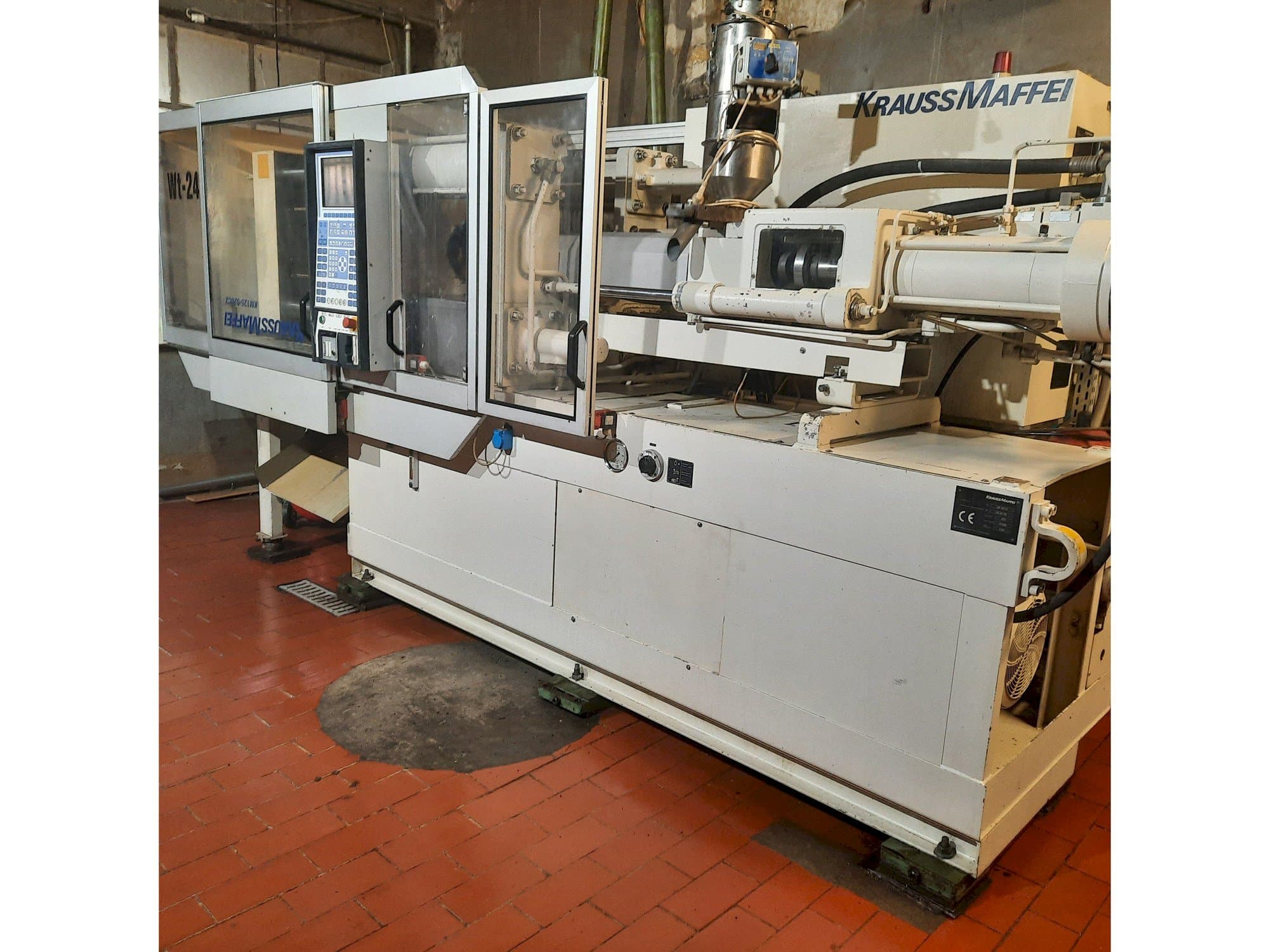 Makine Krauss Maffei KM 125-520 C2 - Önden görünüm