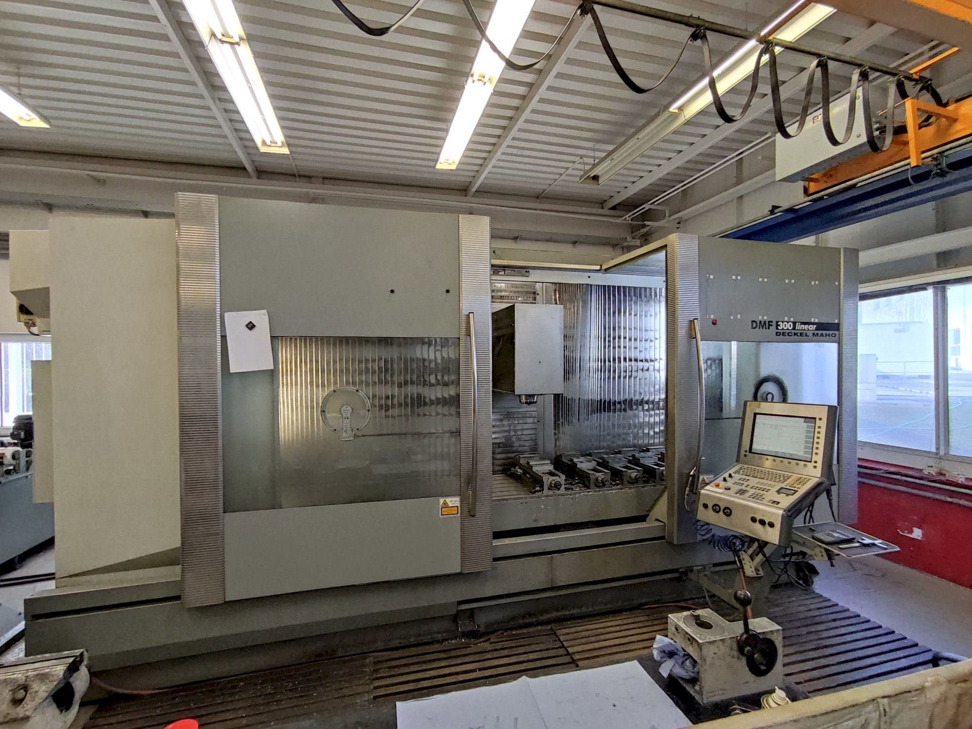 Makine DECKEL MAHO DMF 300 linear - Önden görünüm