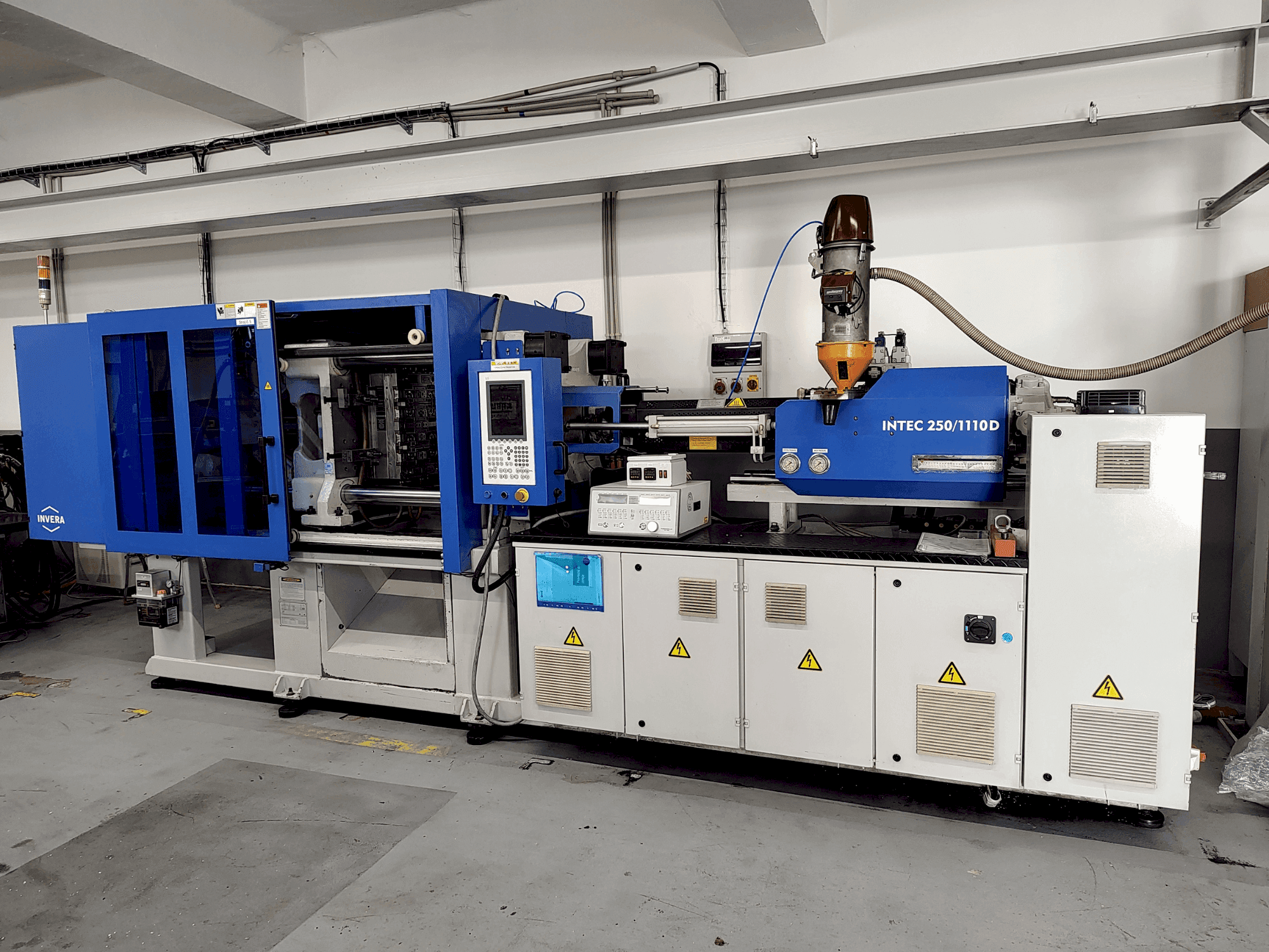 Makine INVERA Intec 250/1110 - Önden görünüm