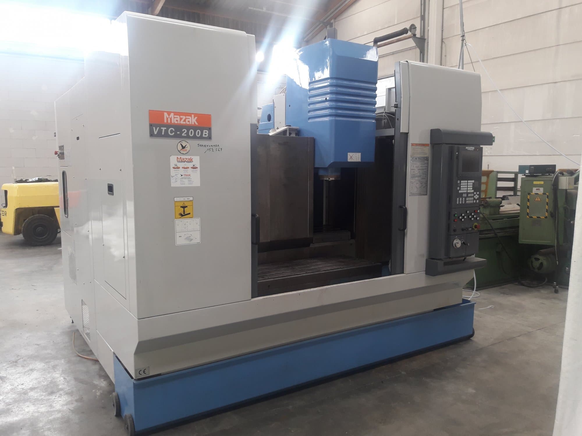 Makine  Mazak - Önden görünüm VTC-200B