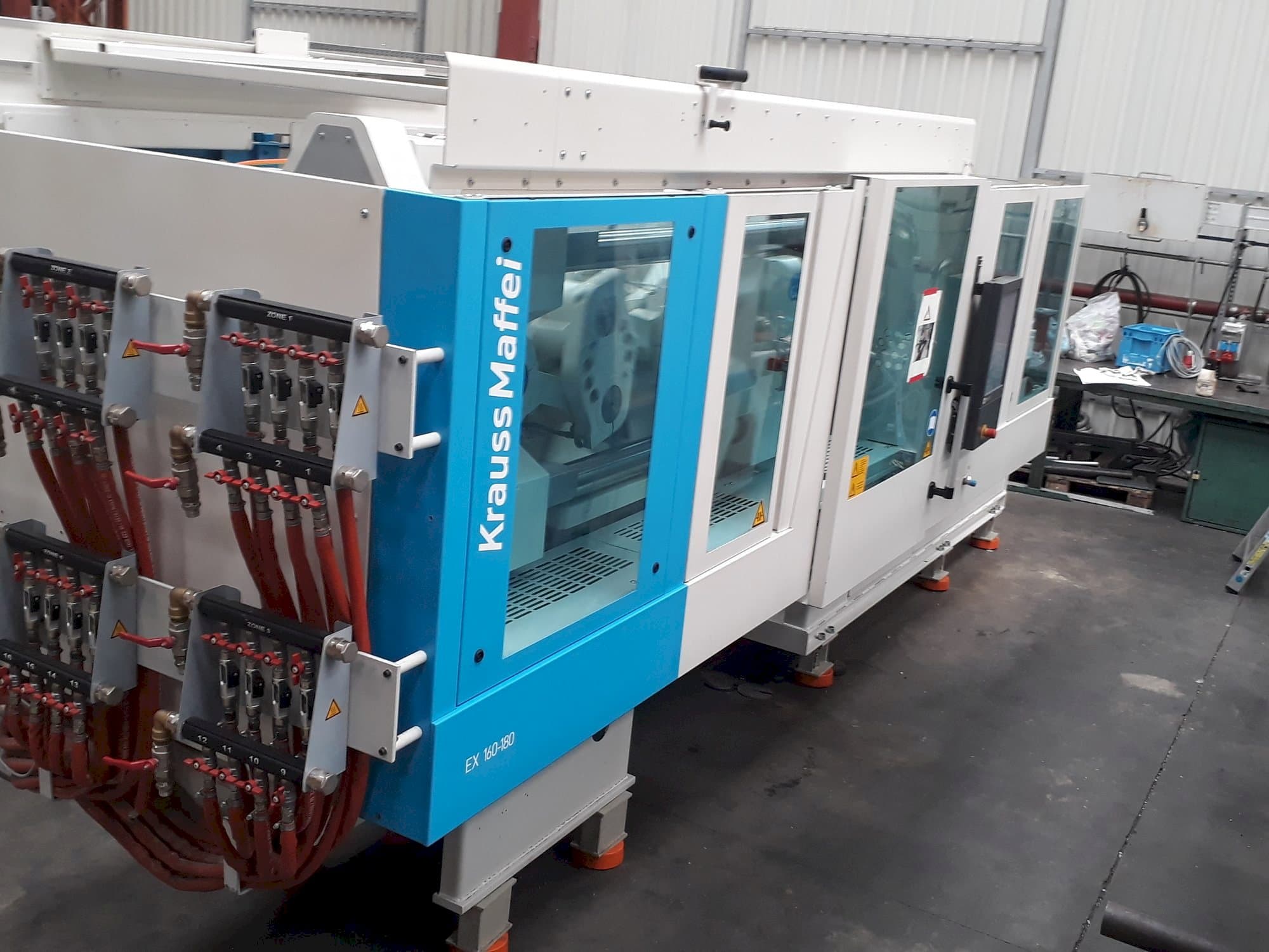 Makine  Krauss Maffei 160-180 EX - Sol taraftaki görüntü