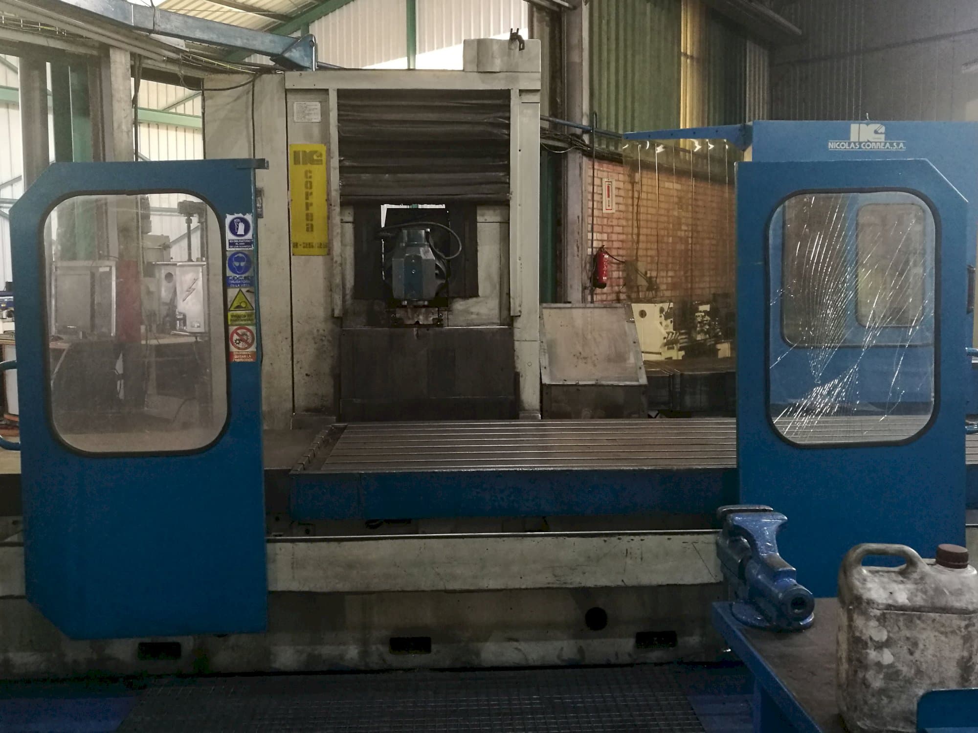 Makine  Correa - Önden görünüm A25-25