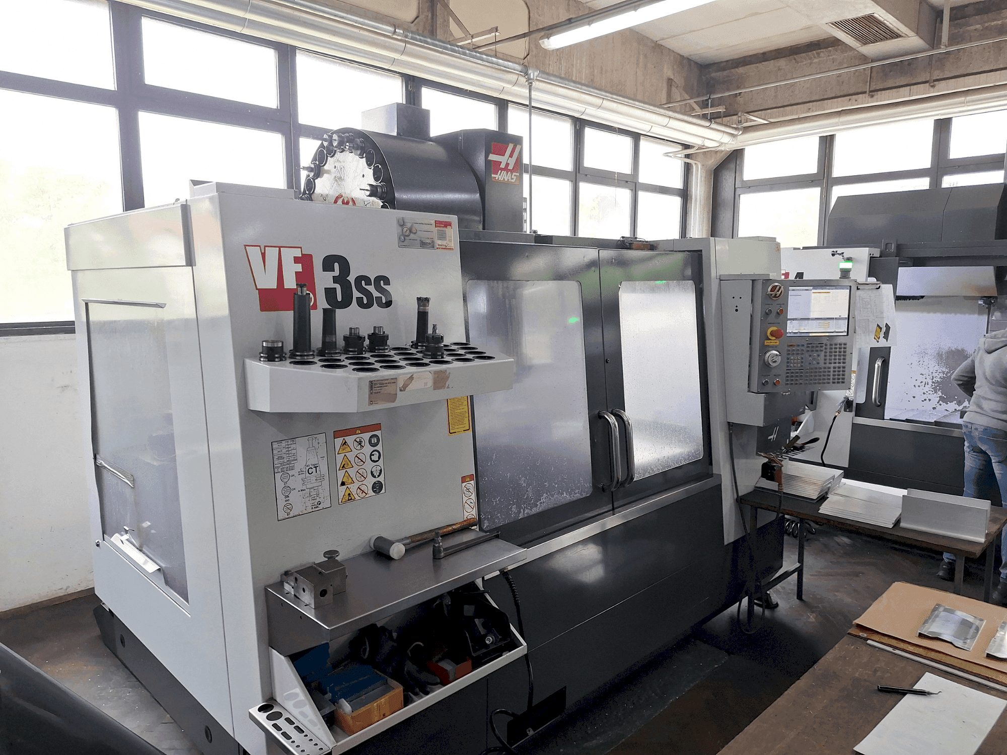 Makine HAAS VF3 SS - Önden görünüm