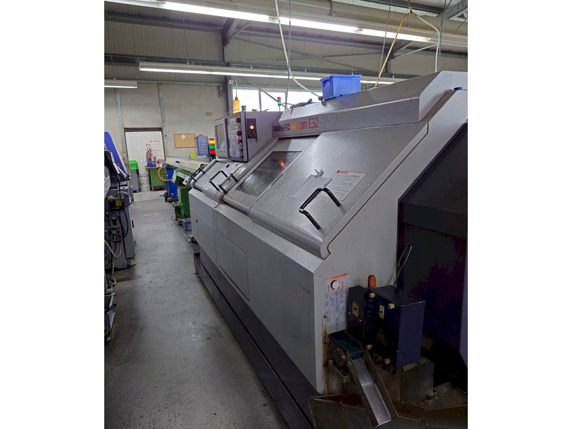 Makine Citizen E32-Y-2 - Sağ taraf görünümü