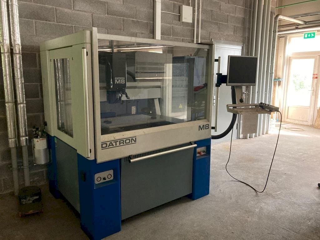 Makine Datron M8A - Önden görünüm