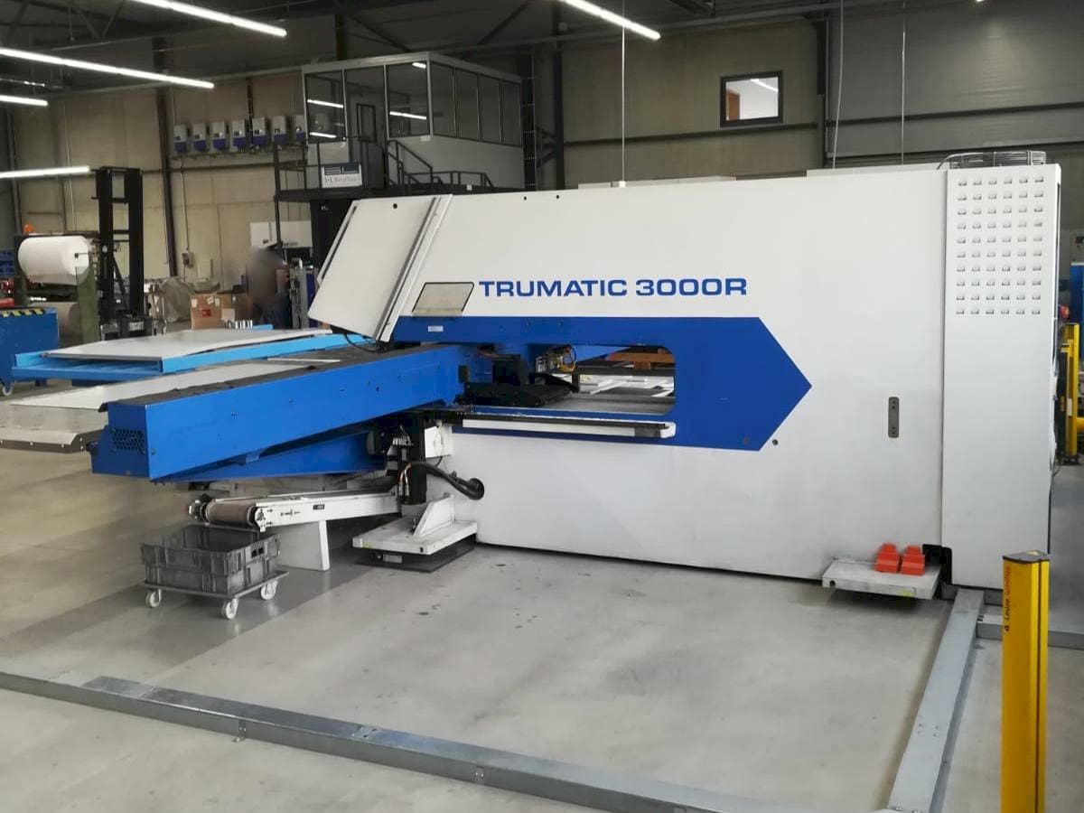 Makine Trumpf Trumatic 3000R - Önden görünüm