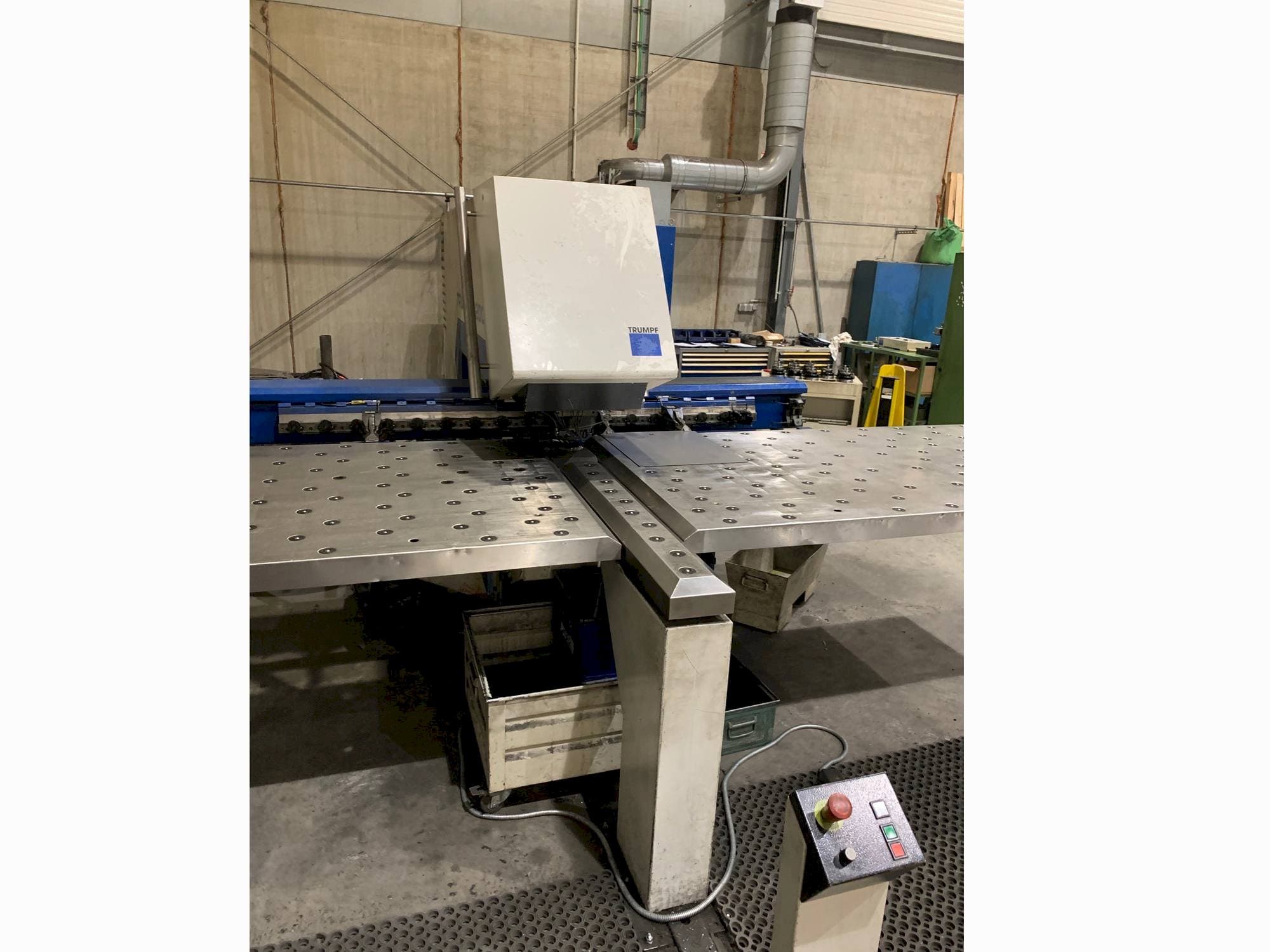 Makine Trumpf Trumatic 200 - Önden görünüm