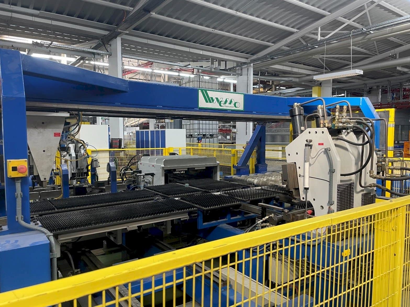 Makine WEMO Punching-Bending-System - Önden görünüm