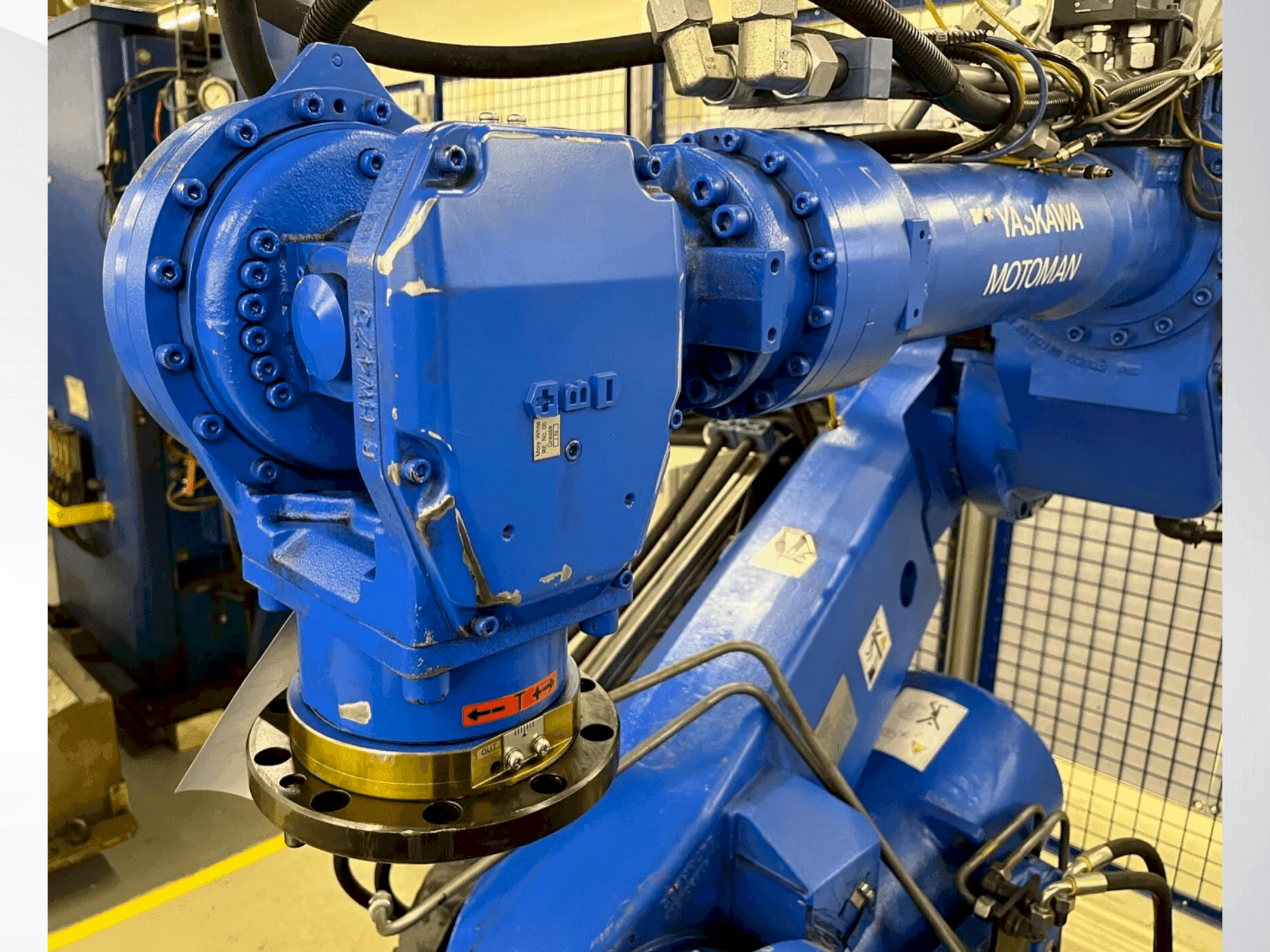 Makine Yaskawa Motoman ES 165D - Önden görünüm