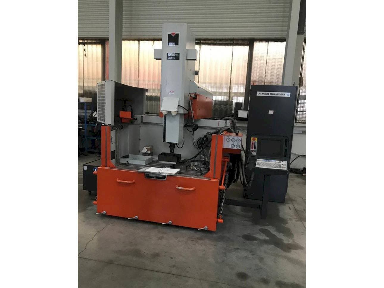 Makine CHARMILLES ROBOFORM 810 - Önden görünüm