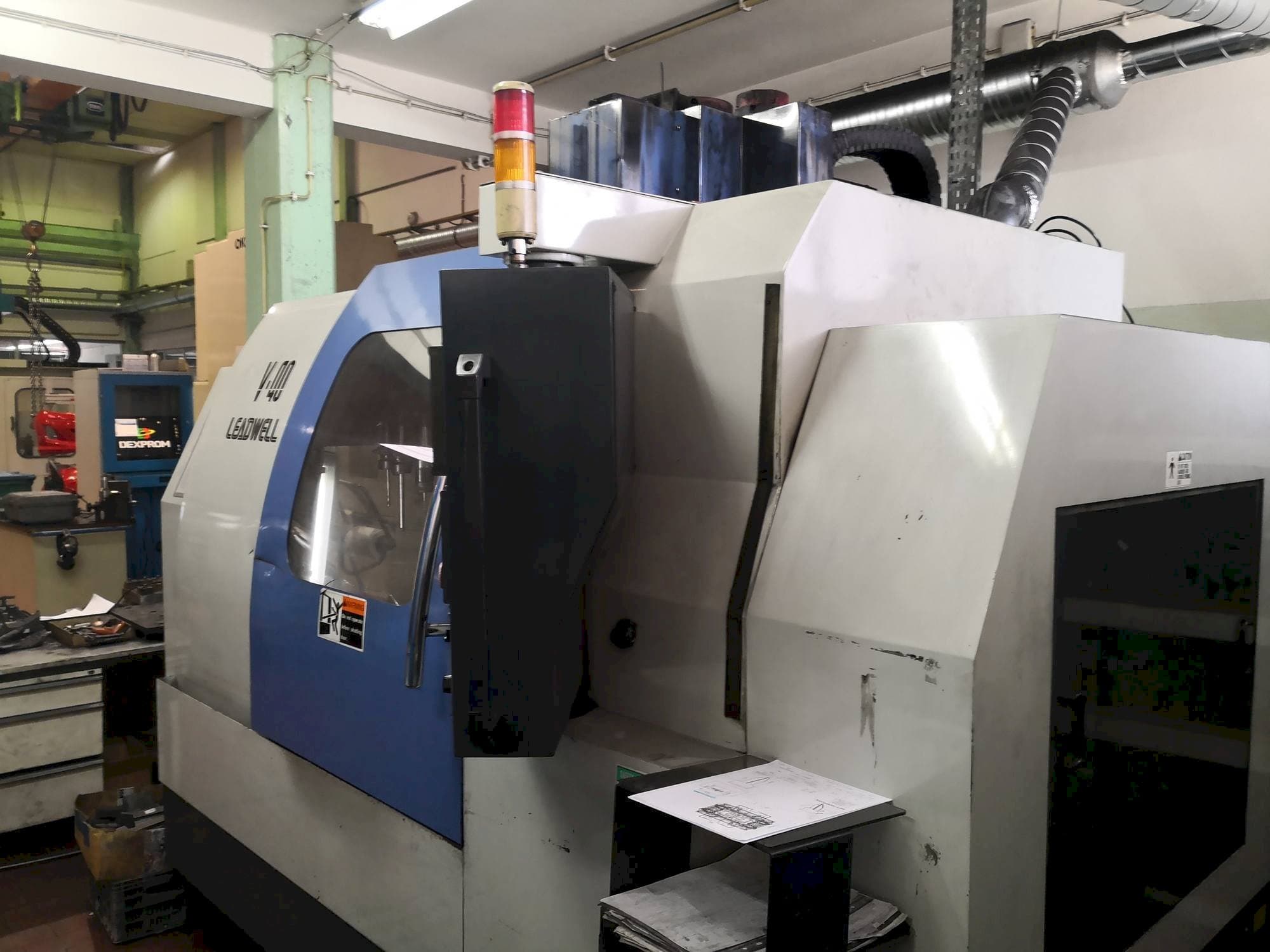 Makine Leadwell V-40 - Önden görünüm