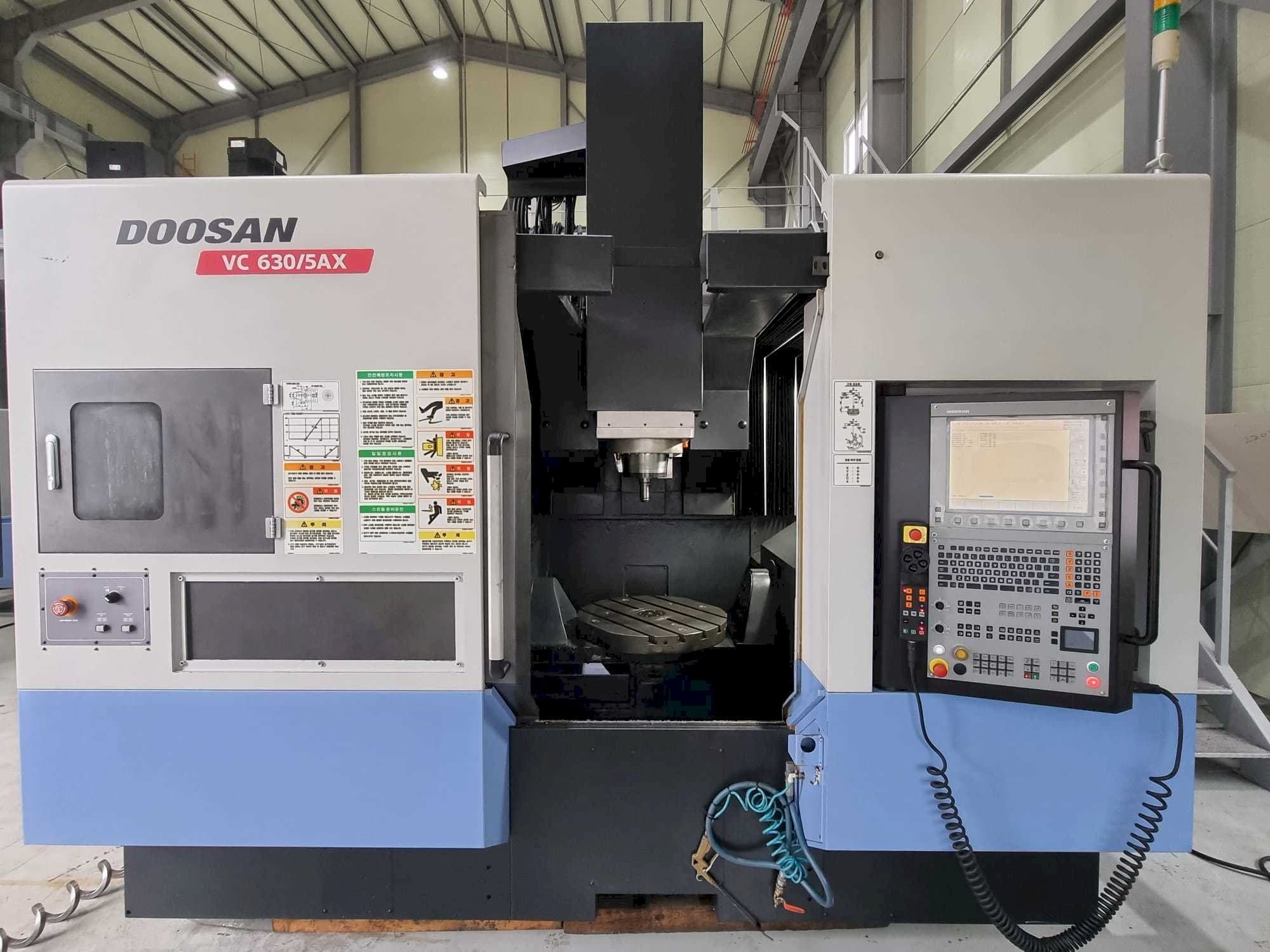 Makine  Doosan VC630/5AX - Önden görünüm