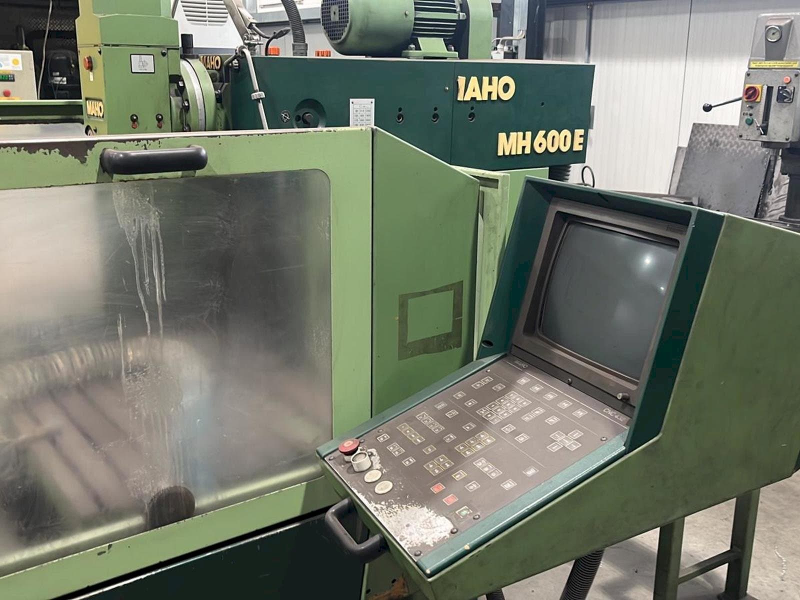 Makine MAHO MH 600 E - Önden görünüm