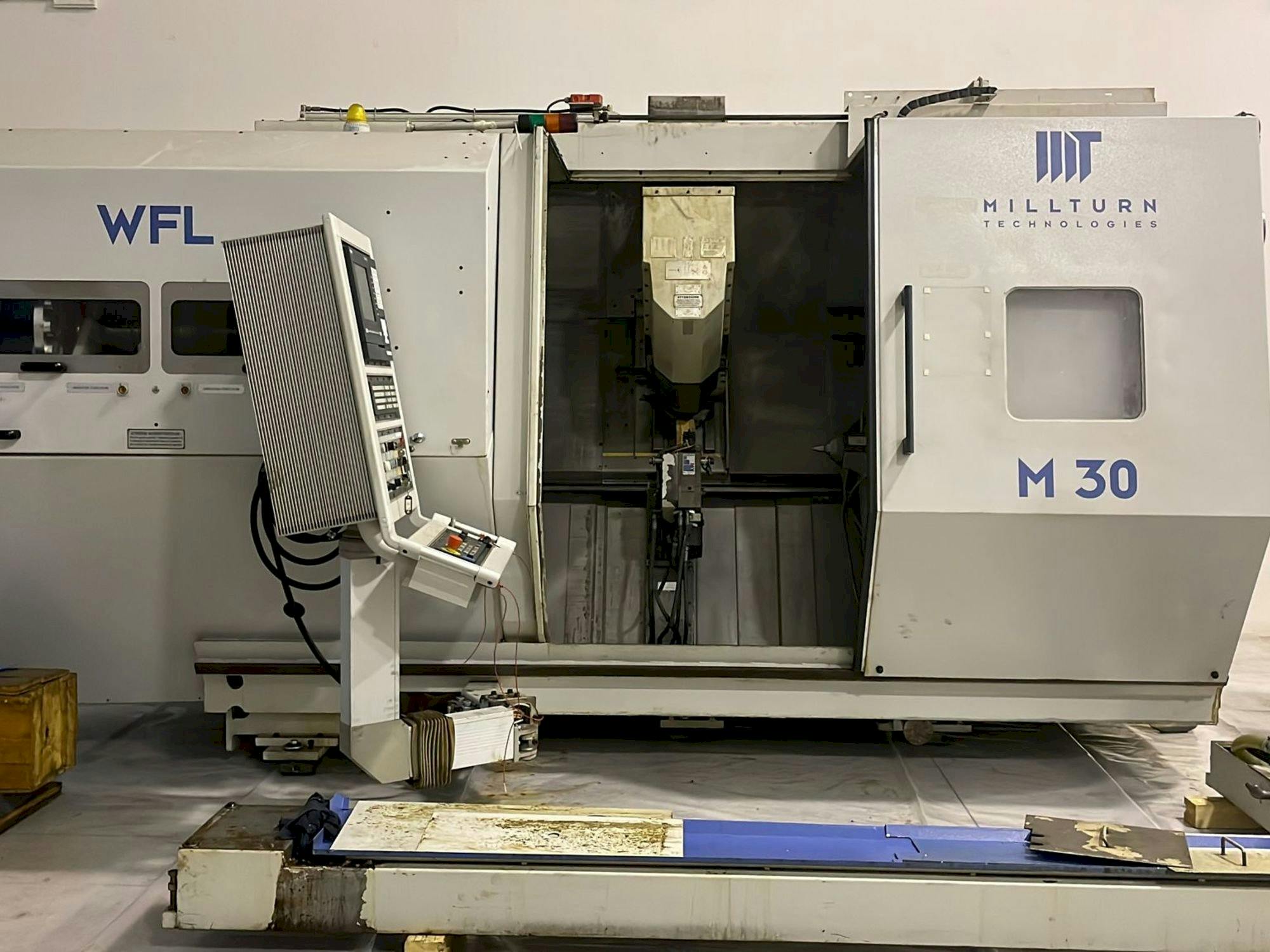 Makine  WFL Millturn M30 - Önden görünüm